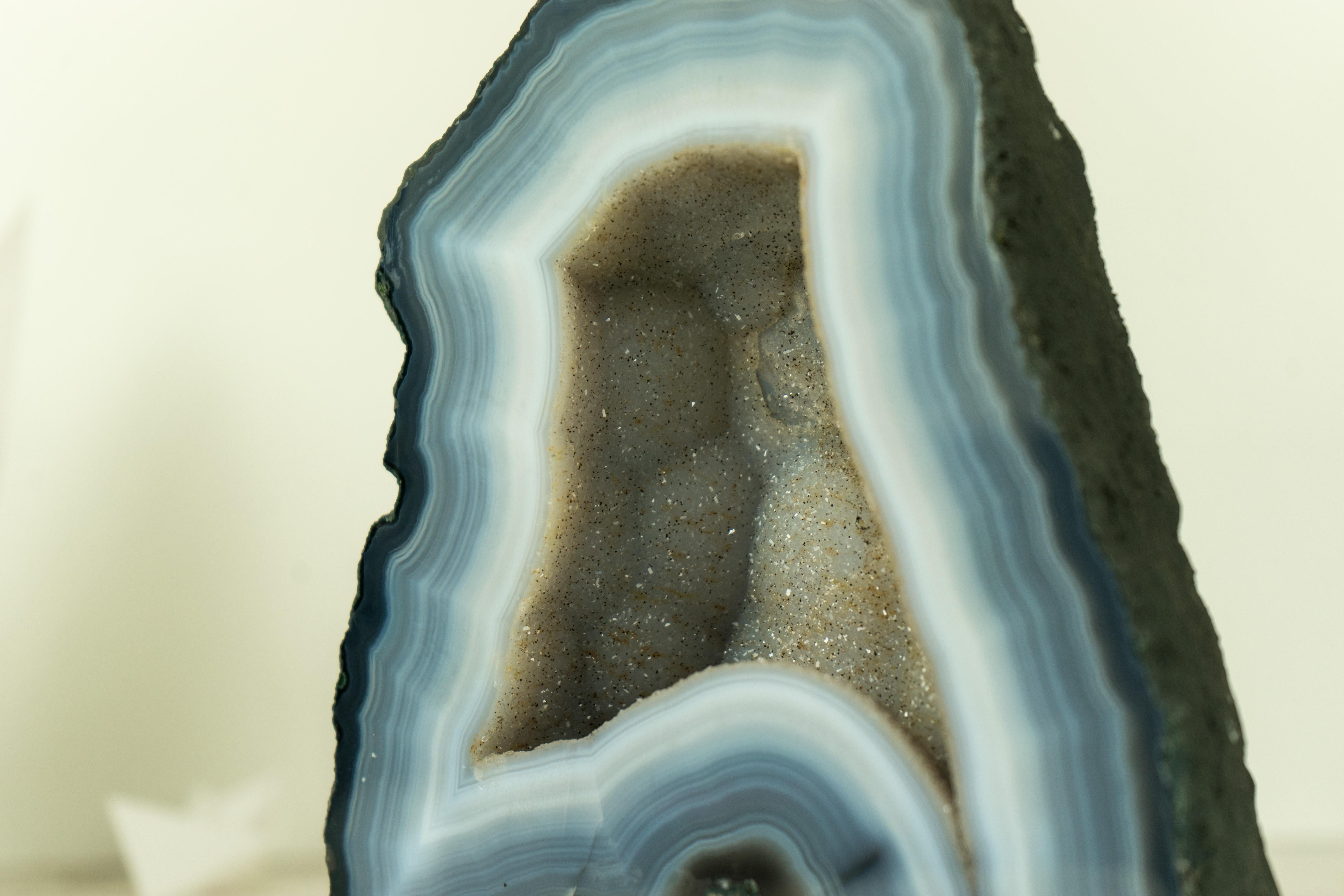 Small Blue Lace Agate Geode Cathedral with White Galaxy Druzy  In New Condition For Sale In Ametista Do Sul, BR
