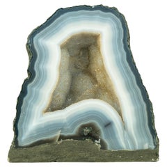 Blaue Spitzen-Achat-Geode-Kathedrale mit weißer Galaxy Druzy 
