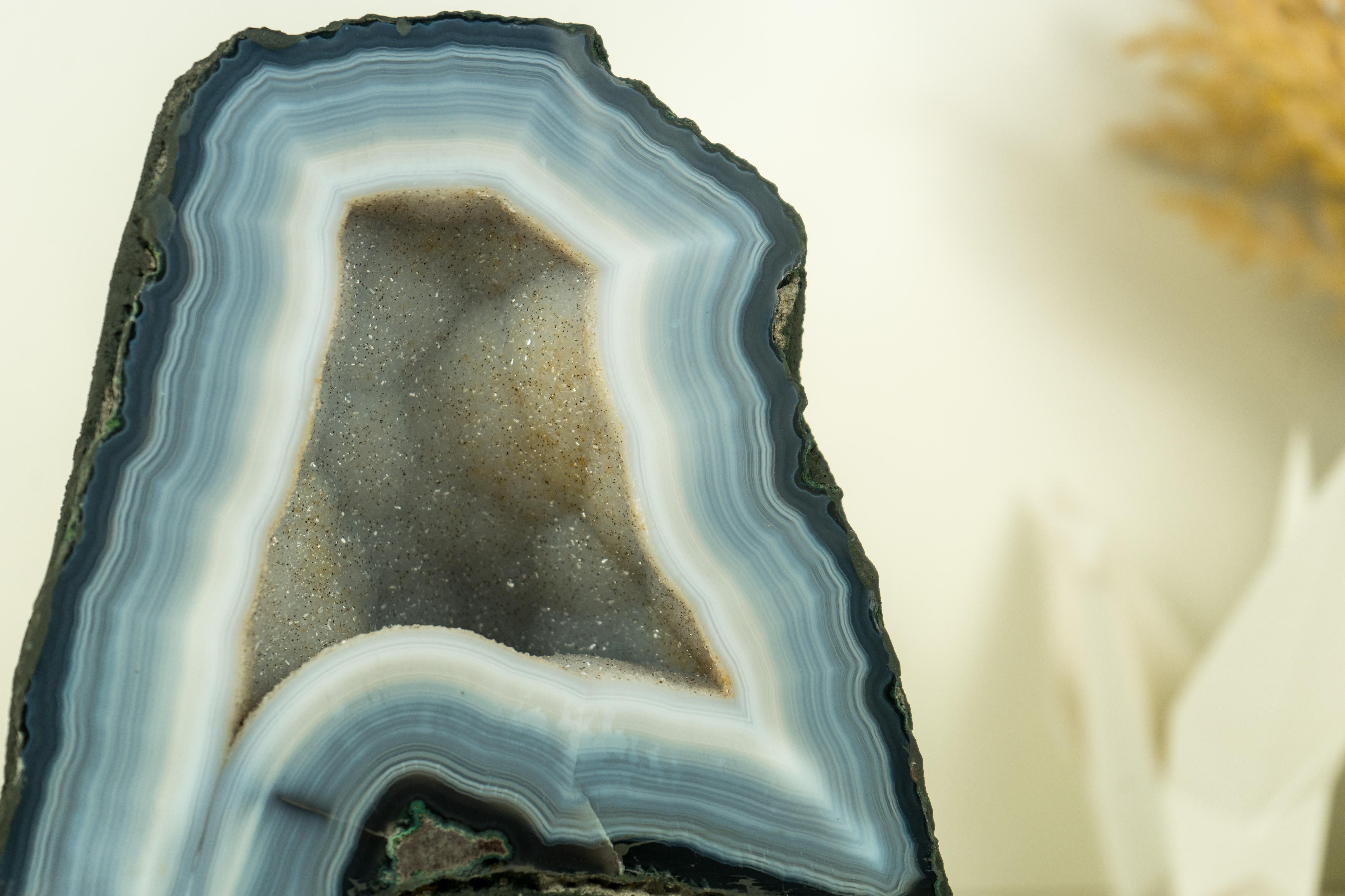 Small Blue Lace Agate Geode Cave with White Galaxy Druzy In New Condition For Sale In Ametista Do Sul, BR