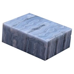 Petite boîte en pierre à charnière en agate dentelle bleue