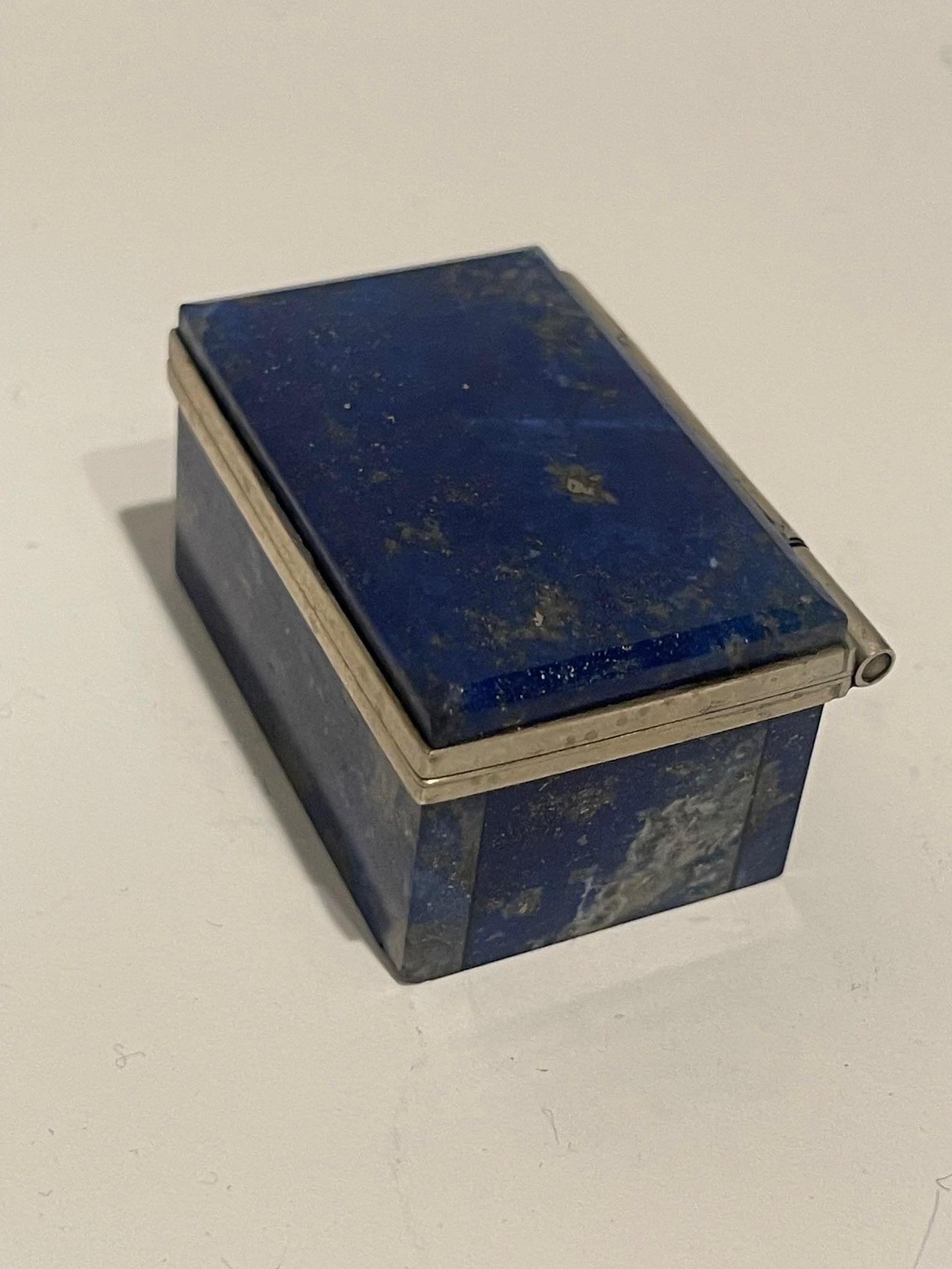 Small Blue Lapis Lazuli Pill or Trinket Box In Good Condition For Sale In Savannah, GA