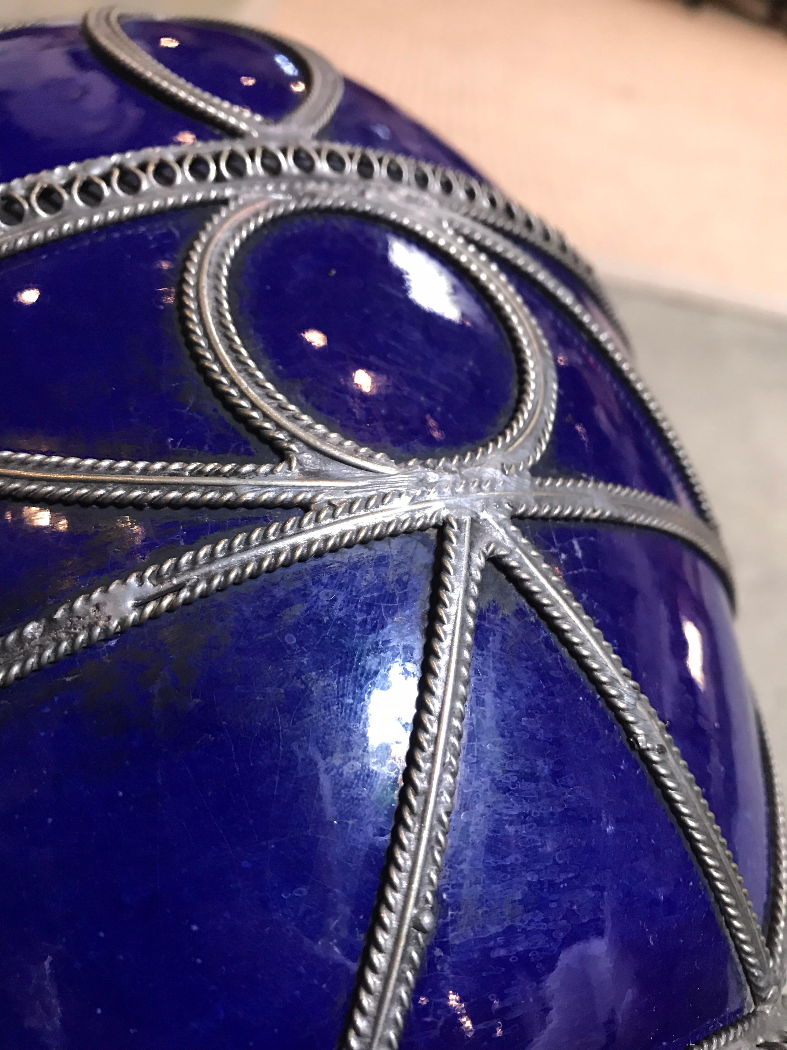 Piccolo vaso marocchino blu In condizioni buone in vendita a Dallas, TX