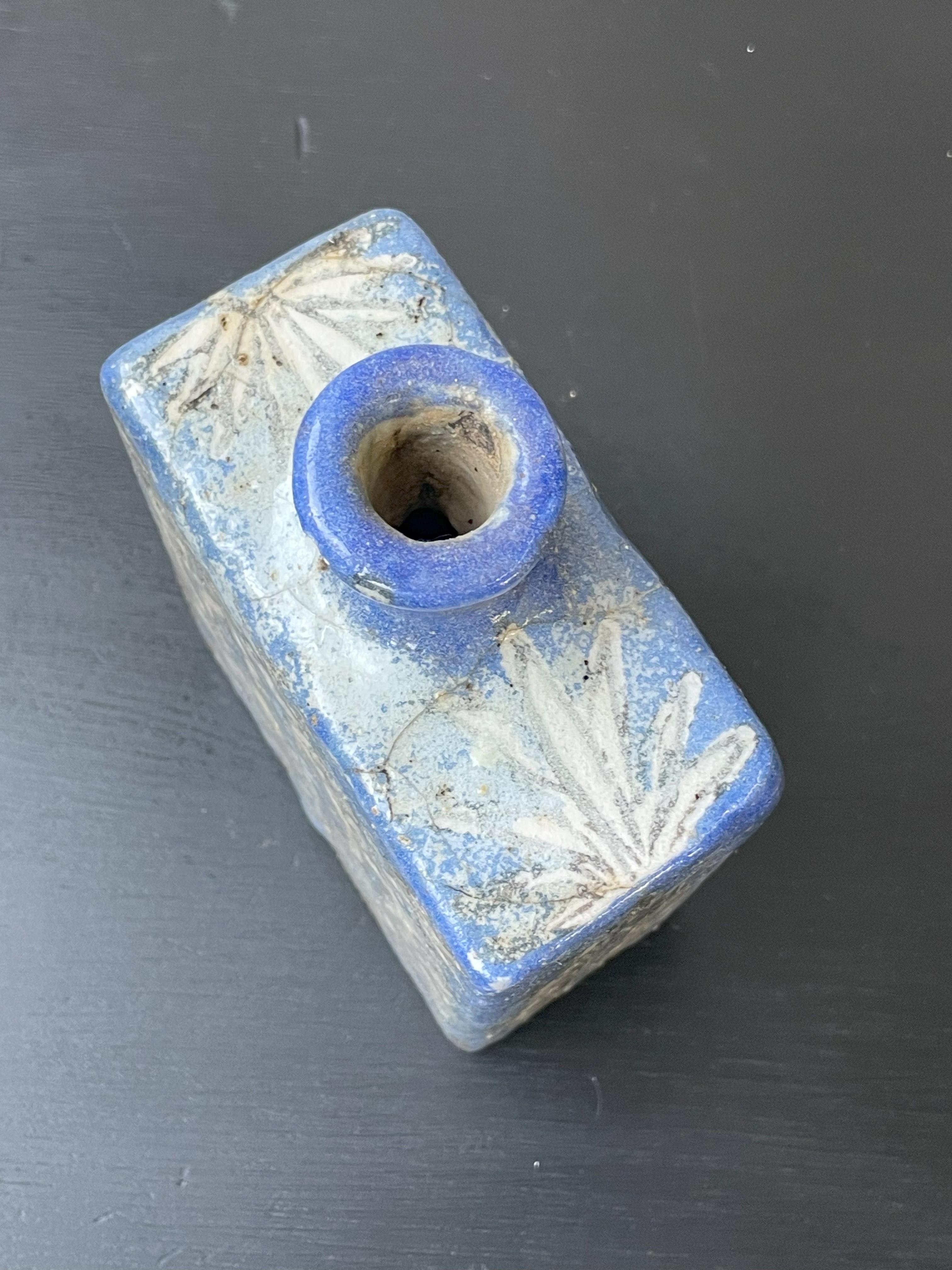 Piccolo vaso Qajar blu in vendita 1