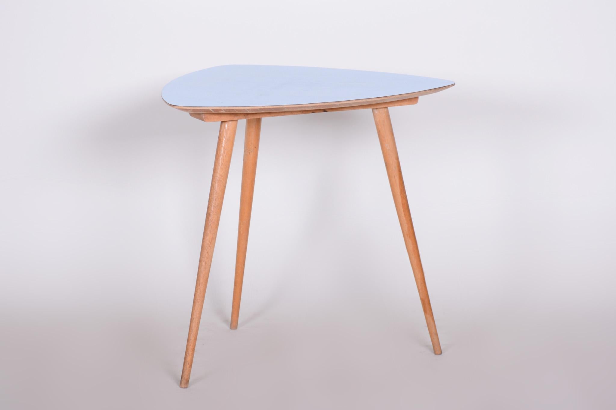 Small table.
Czech midcentury
Material: Beech
Period: 1950-1959.