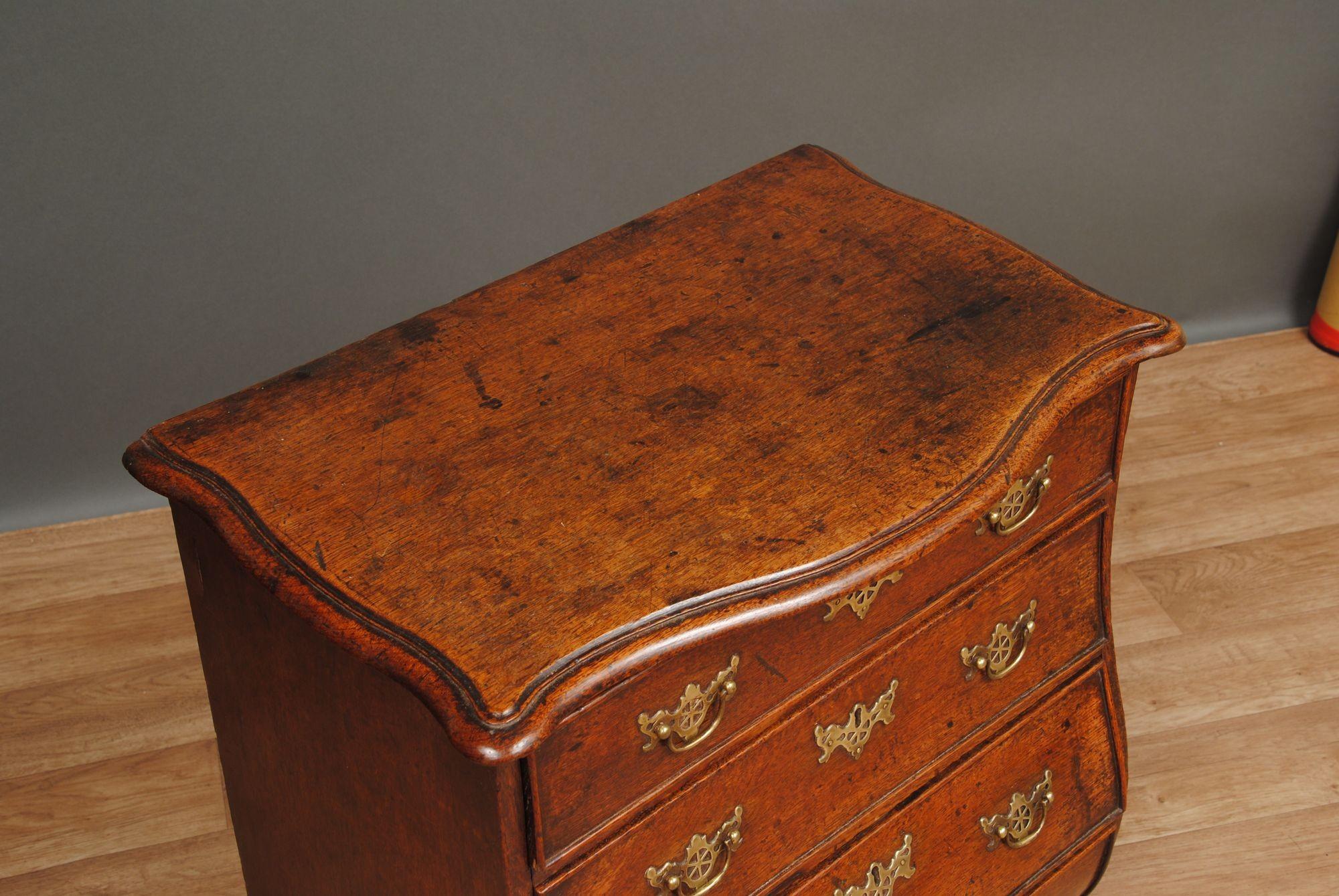 small bombe chest