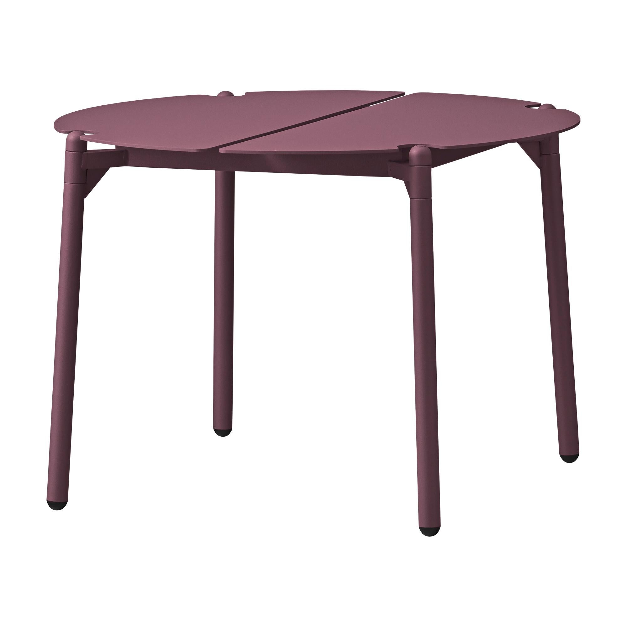 Small bordeaux minimalist lounge table
Dimensions: Diameter 50 x height 35 cm 
Materials: Steel w. matte powder coating & aluminum w. matte powder coating.
Available in colors: Taupe, bordeaux, forest, ginger bread, black and, black and