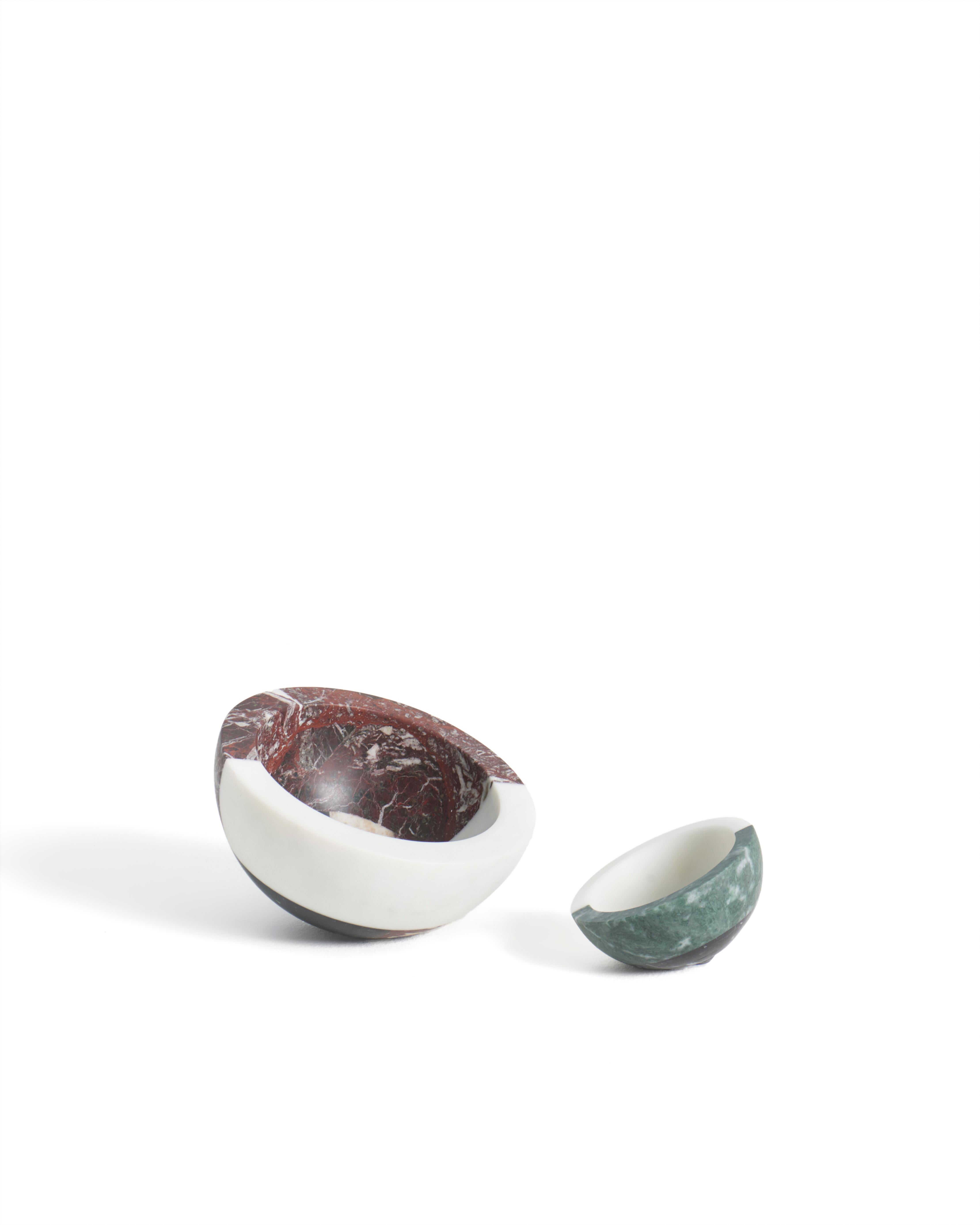 Small bowl in Nero Marquinia, Bianco Michelangelo, Verde Guatemala marbles.
Size: 13.5 x 7 cm, 5.3 x 2.8 in, smooth finishing. Commercial name: Gae S, Masters Collection by the Austrian designer Arthur Arbesser. Made in Italy, hand