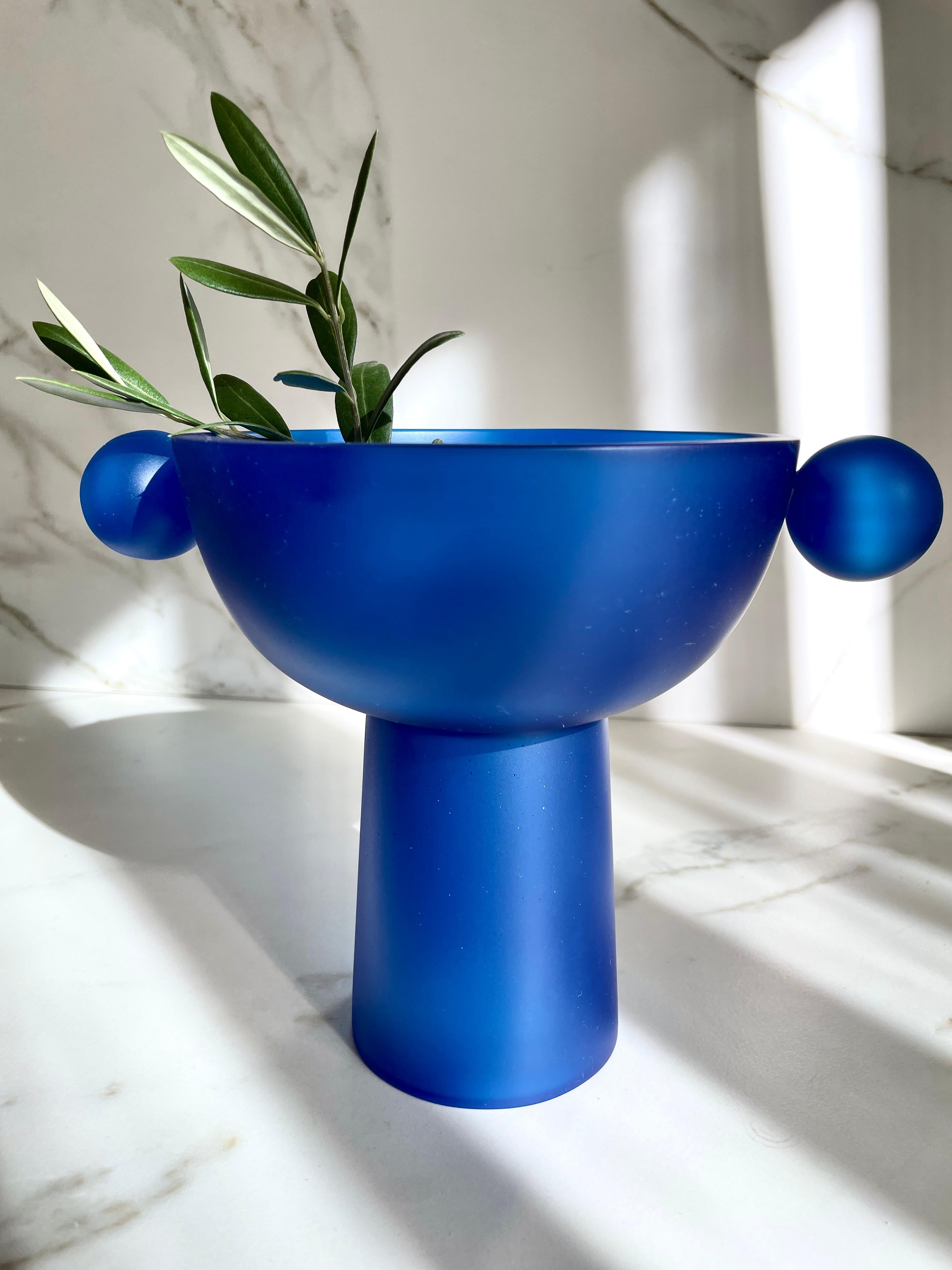 Modern Small Bowl Pedestal in Blue Resin by Paola Valle For Sale
