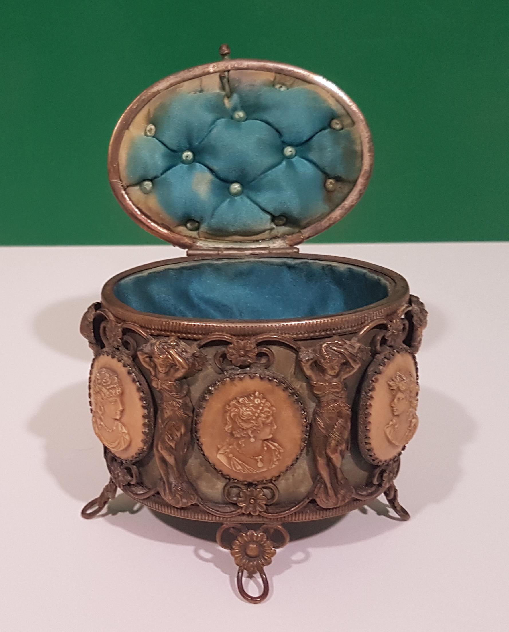 Small Box with Igneous Stone Cameos, 19th Century 2