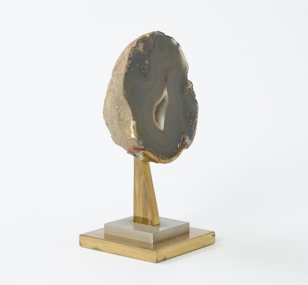 This brass and agate sculpture can be dated in the 1970s and was inspired by the Belgian designer Willy Daro.
The brass base is custom made for the agate stone.
This decorative sculpture is in very good condition.