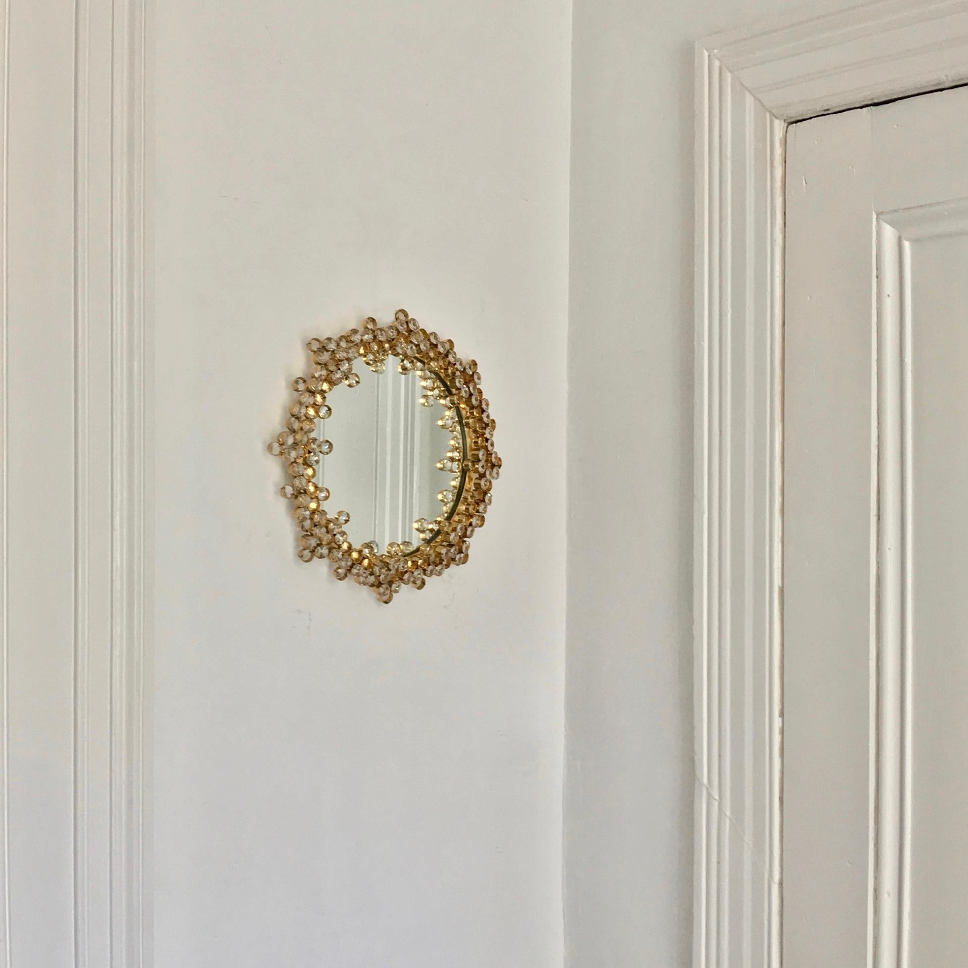 Mid-Century moderno Small Brass and Crystal Wall Mirror Attributed to Palwa, Austria in vendita