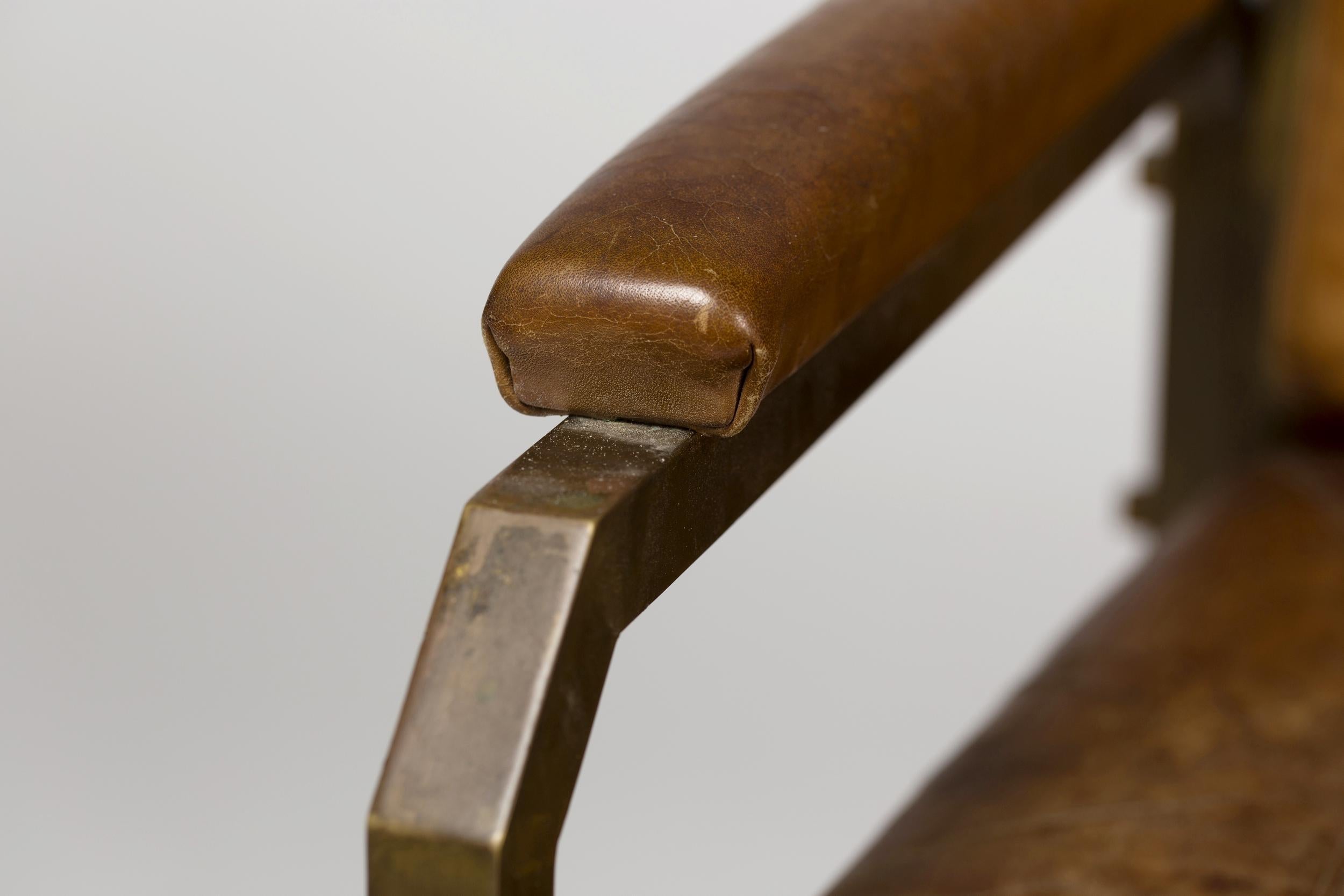 Piccola panca in ottone e pelle Francia, circa 1940 In condizioni buone in vendita a Paris, FR