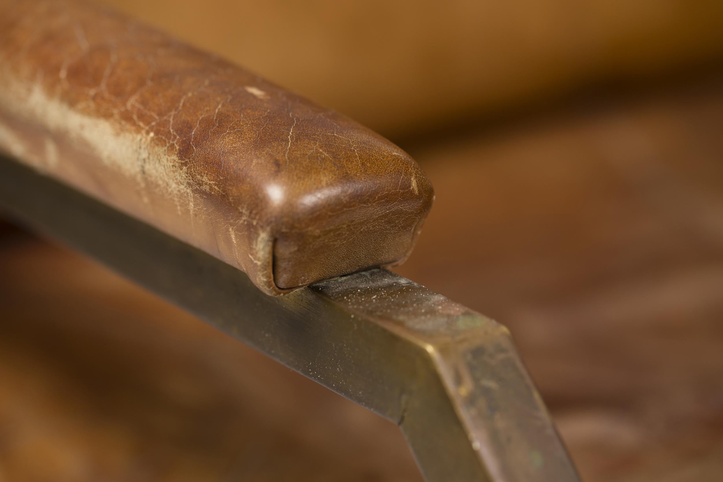 Piccola panca in ottone e pelle Francia, circa 1940 in vendita 3