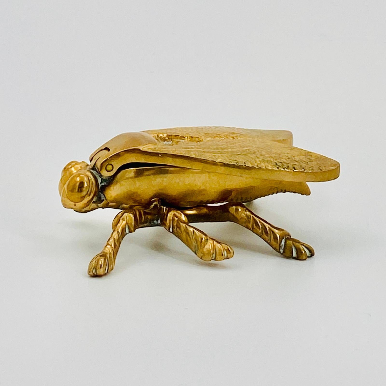Small Danish brass bee box.
The wings of the bee opens upwards that gives access to a small 