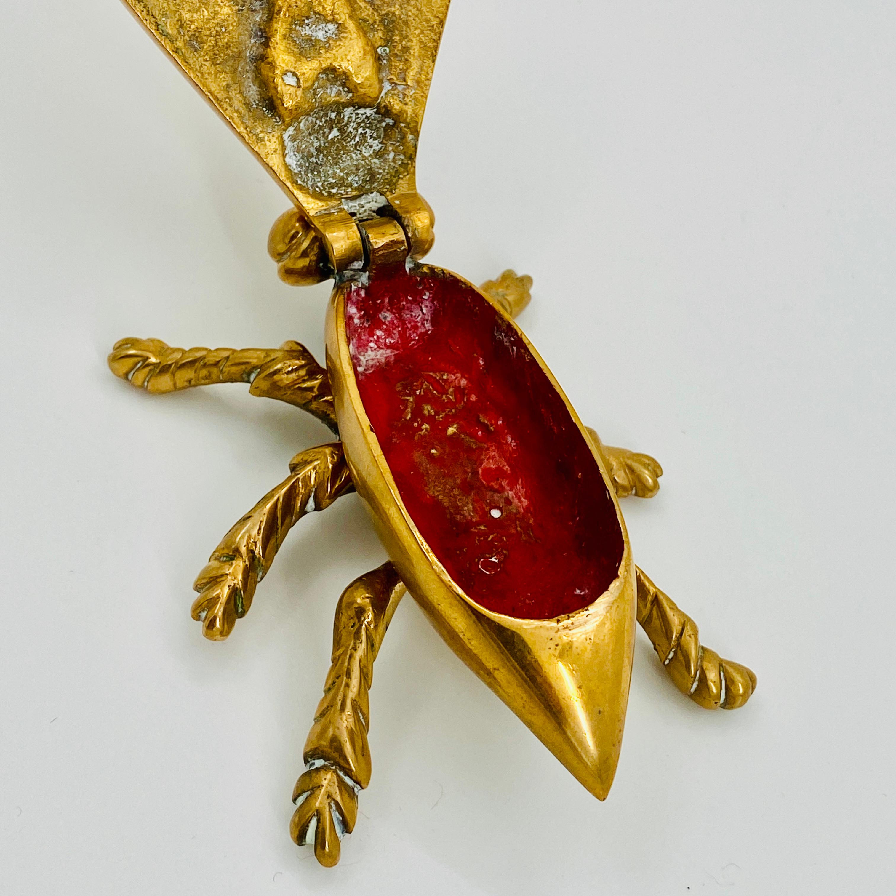 Small Brass Bee Trinket for Jewelry, Salt or Pepper Cellar In Good Condition In Haddonfield, NJ