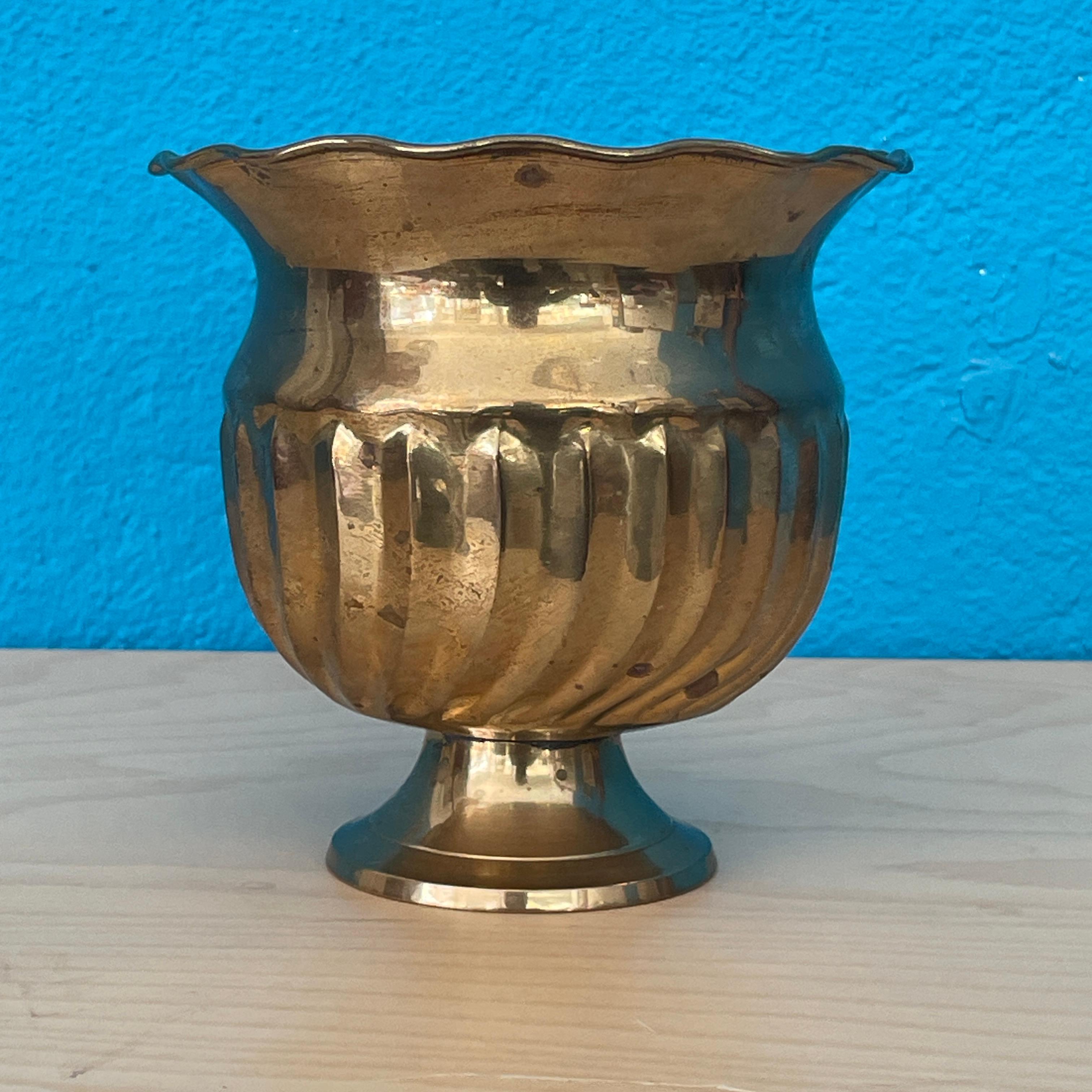 Mid-Century Modern Petit bol en laiton des années 1950, fabriqué en Finlande en vente