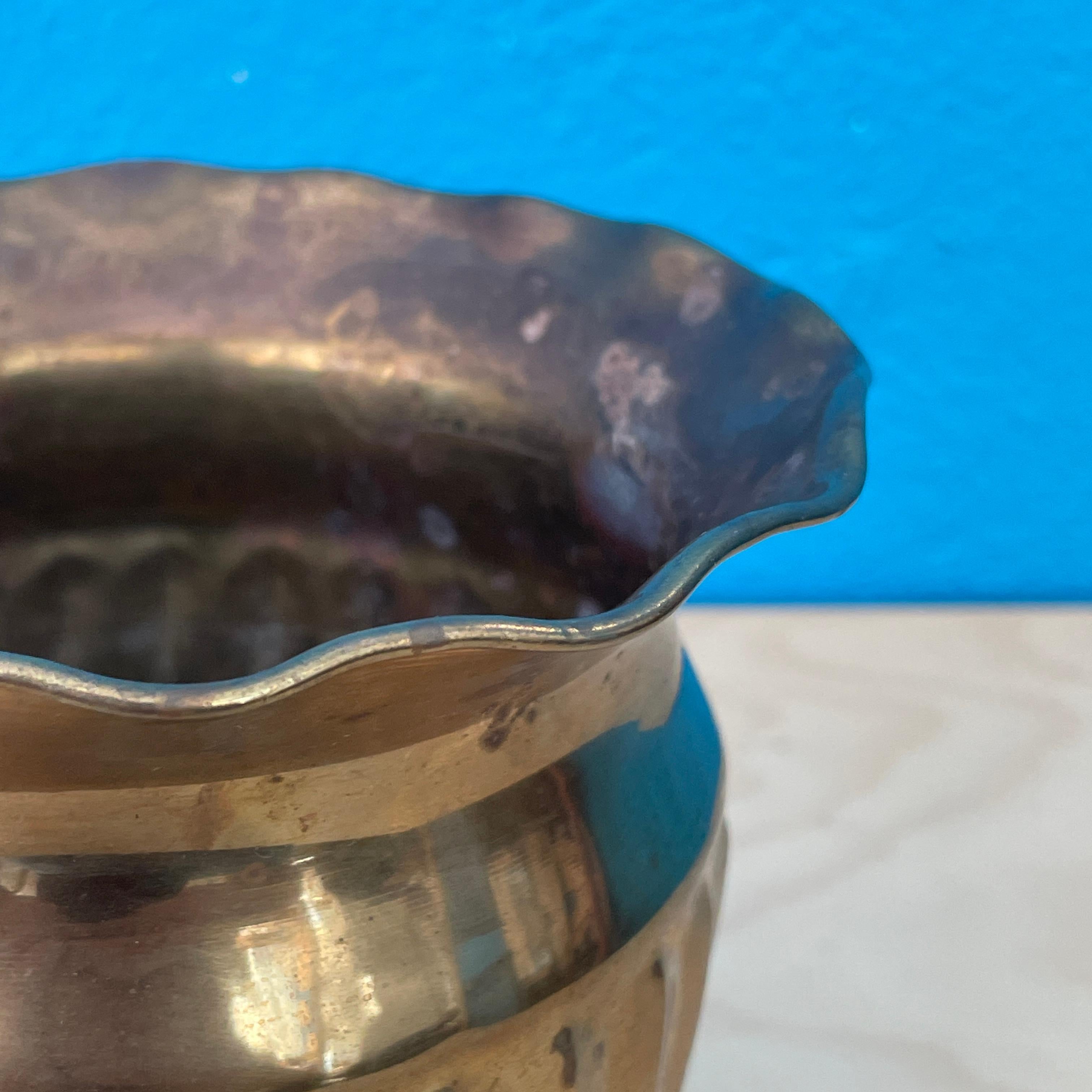 20ième siècle Petit bol en laiton des années 1950, fabriqué en Finlande en vente