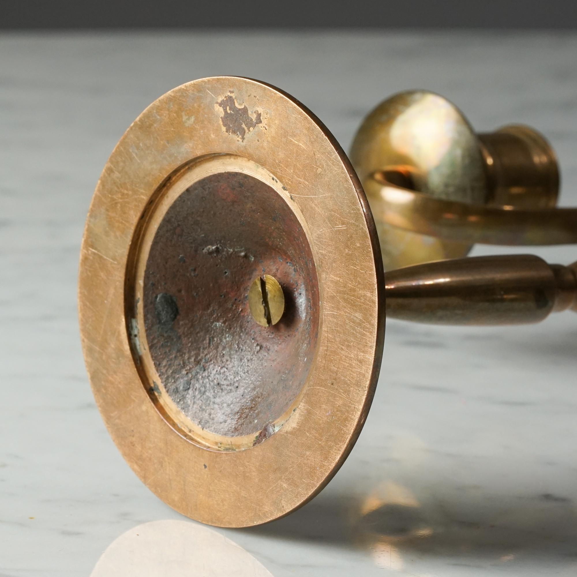 20ième siècle Petit candélabre en laiton de Paavo Tynell pour Taito Oy, années 1920 en vente