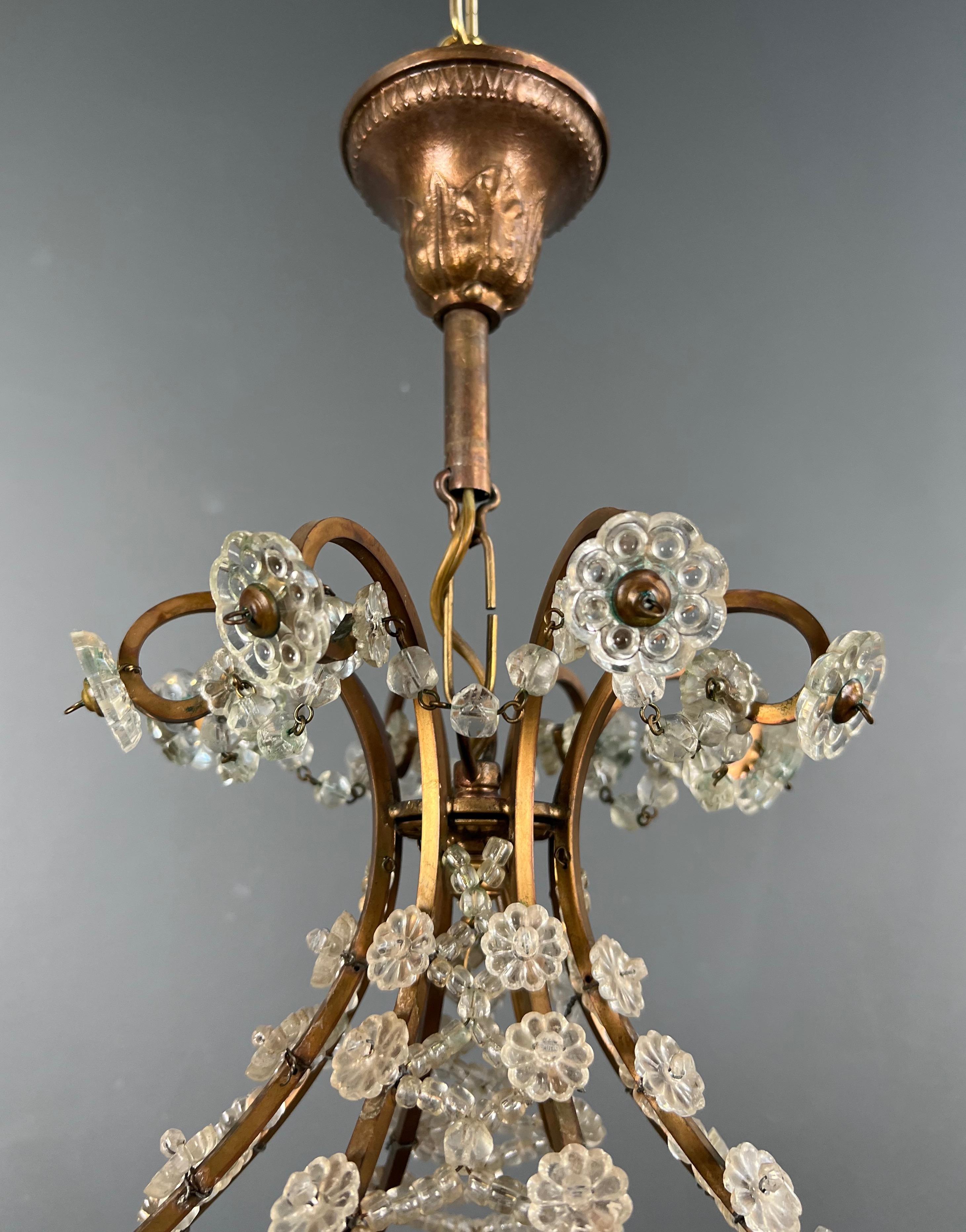Small Brass Chandelier wityh Crystal Garlands in the Style of Maison Baguès In Good Condition In Marcq-en-Barœul, Hauts-de-France