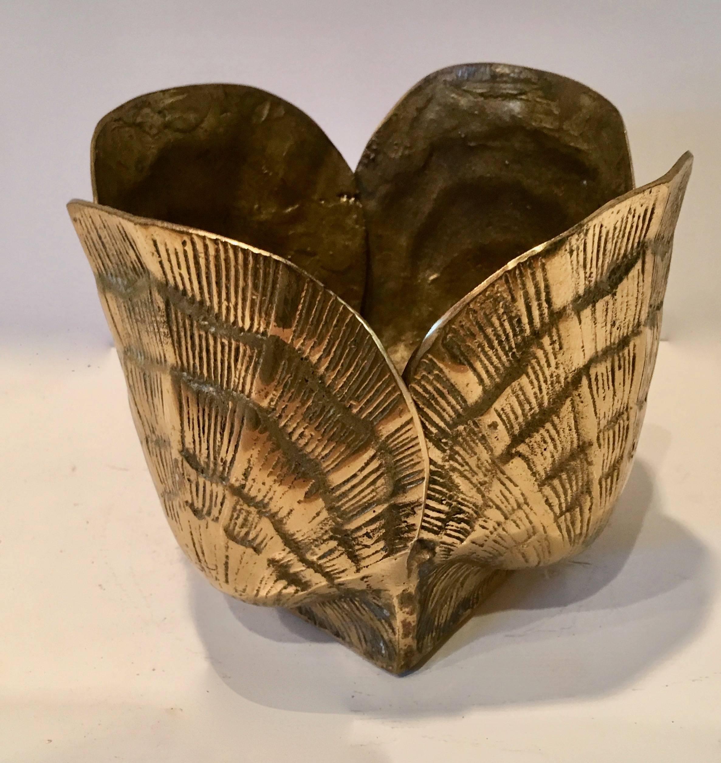 Small Brass Clam Shell Cachepot In Excellent Condition In Los Angeles, CA