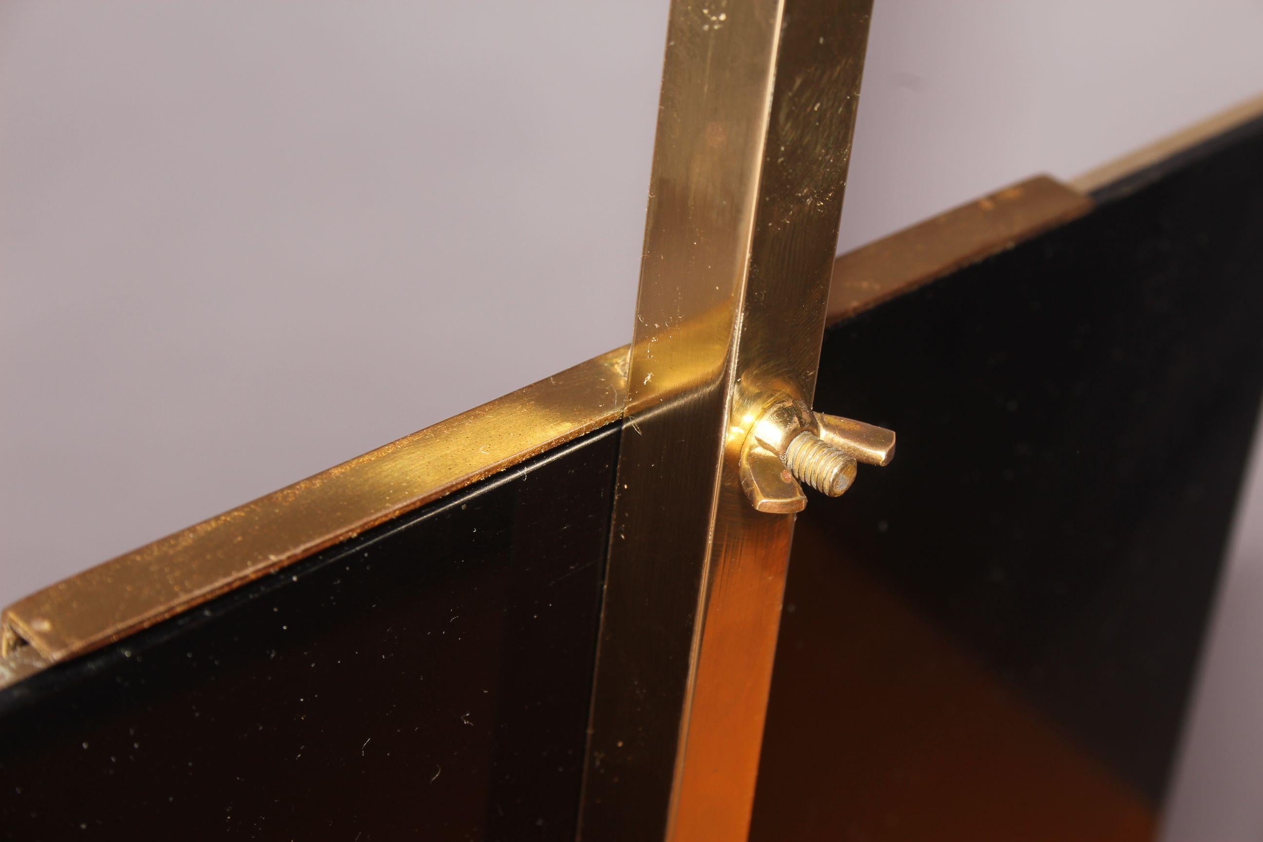 Small Brass Easel In Good Condition In grand Lancy, CH