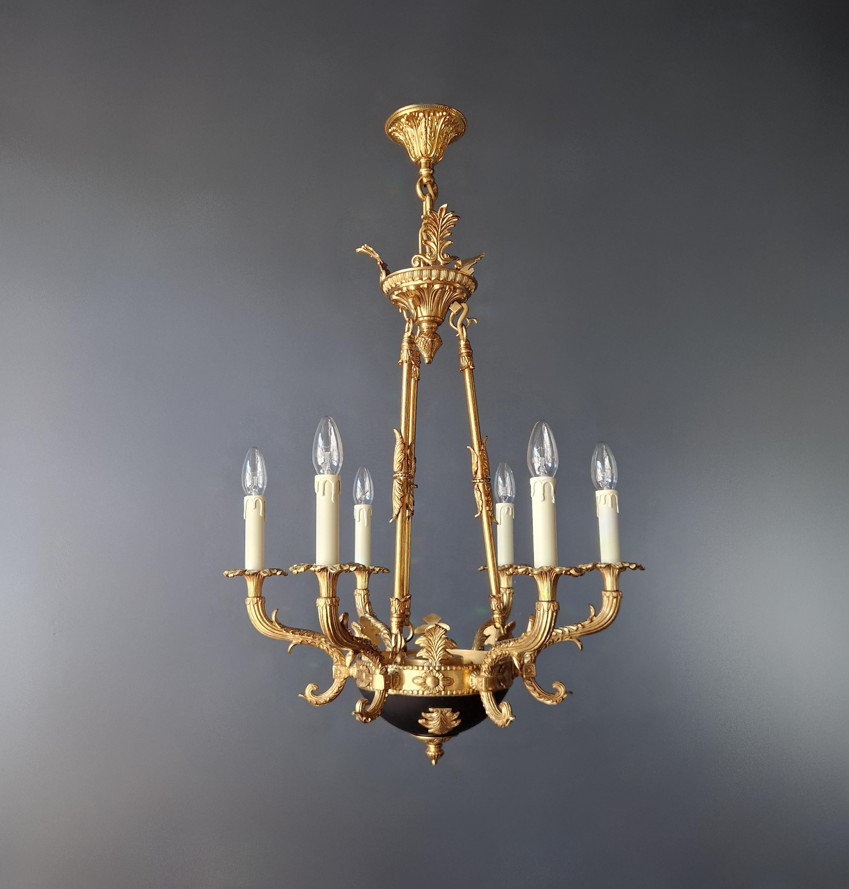 Petit lustre Empire en laiton lustré or ancien nouveau design en vente 3
