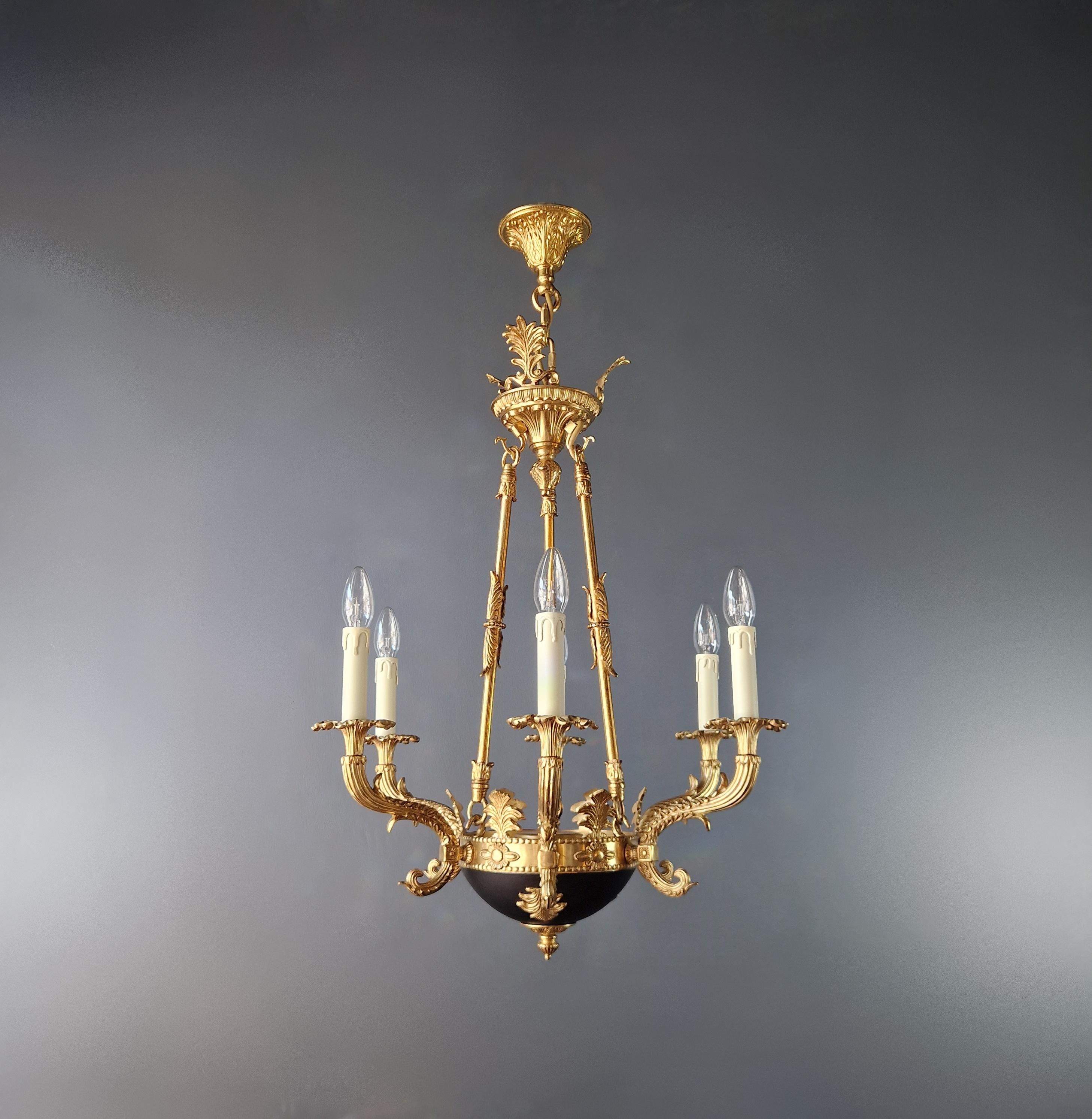 Petit lustre Empire en laiton lustré or ancien nouveau design en vente 4