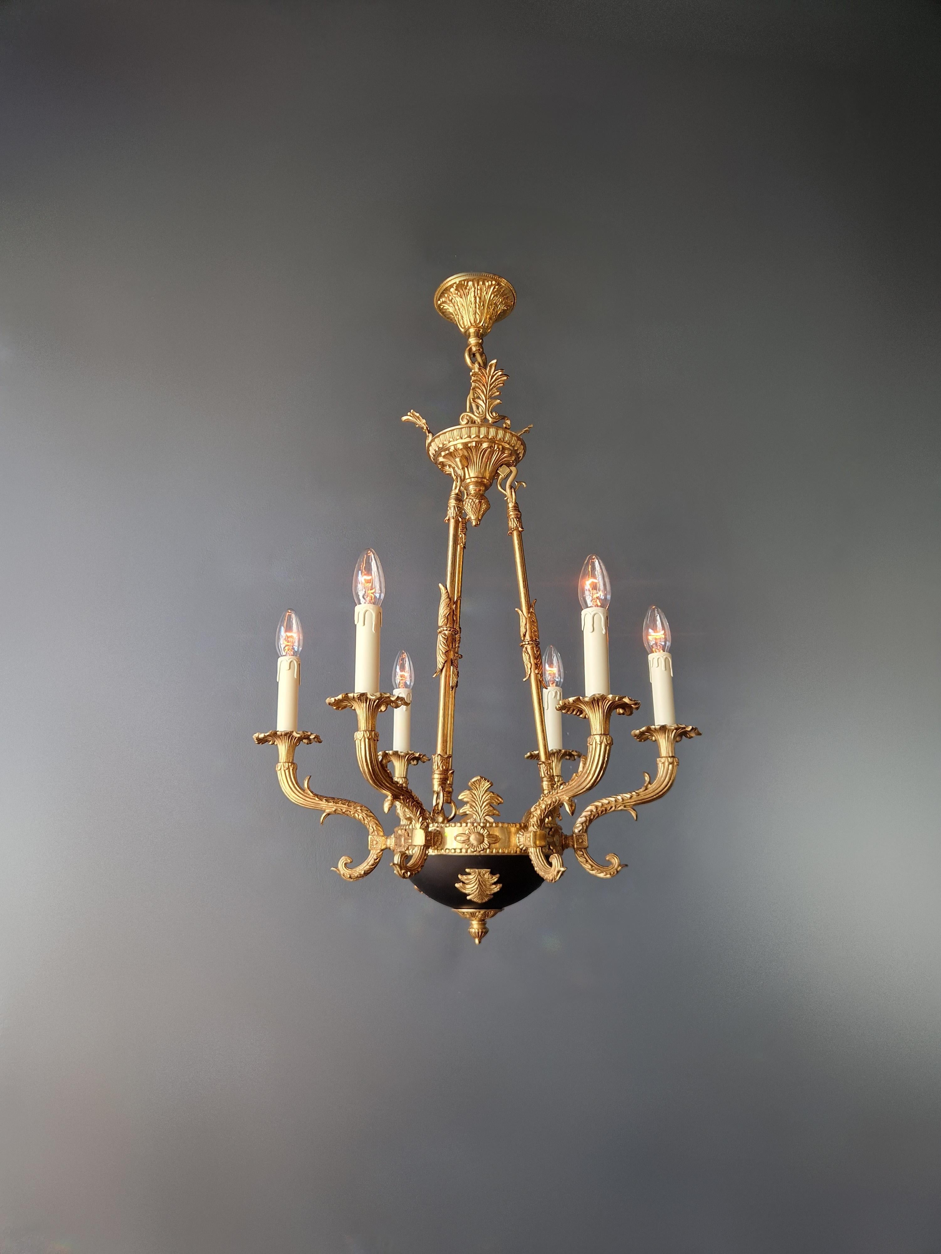 Plongez dans le monde du luxe avec notre lustre exquis. Ce magnifique lustre ajoutera une touche de glamour royal et d'élégance à n'importe quelle pièce.

Nous sommes fiers que notre lustre soit le fruit de notre propre production. Cela permet de