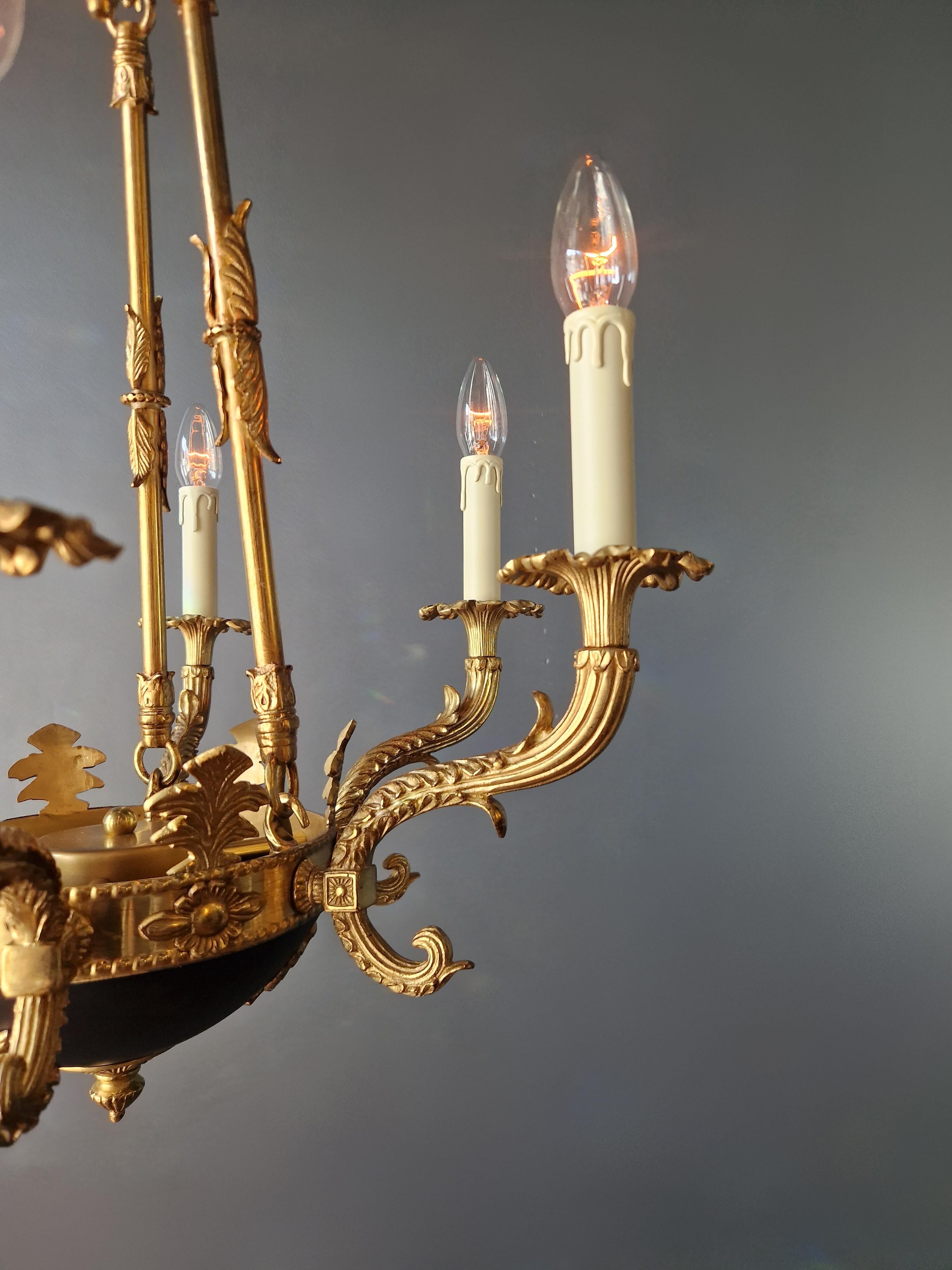 Laiton Petit lustre Empire en laiton lustré or ancien nouveau design en vente
