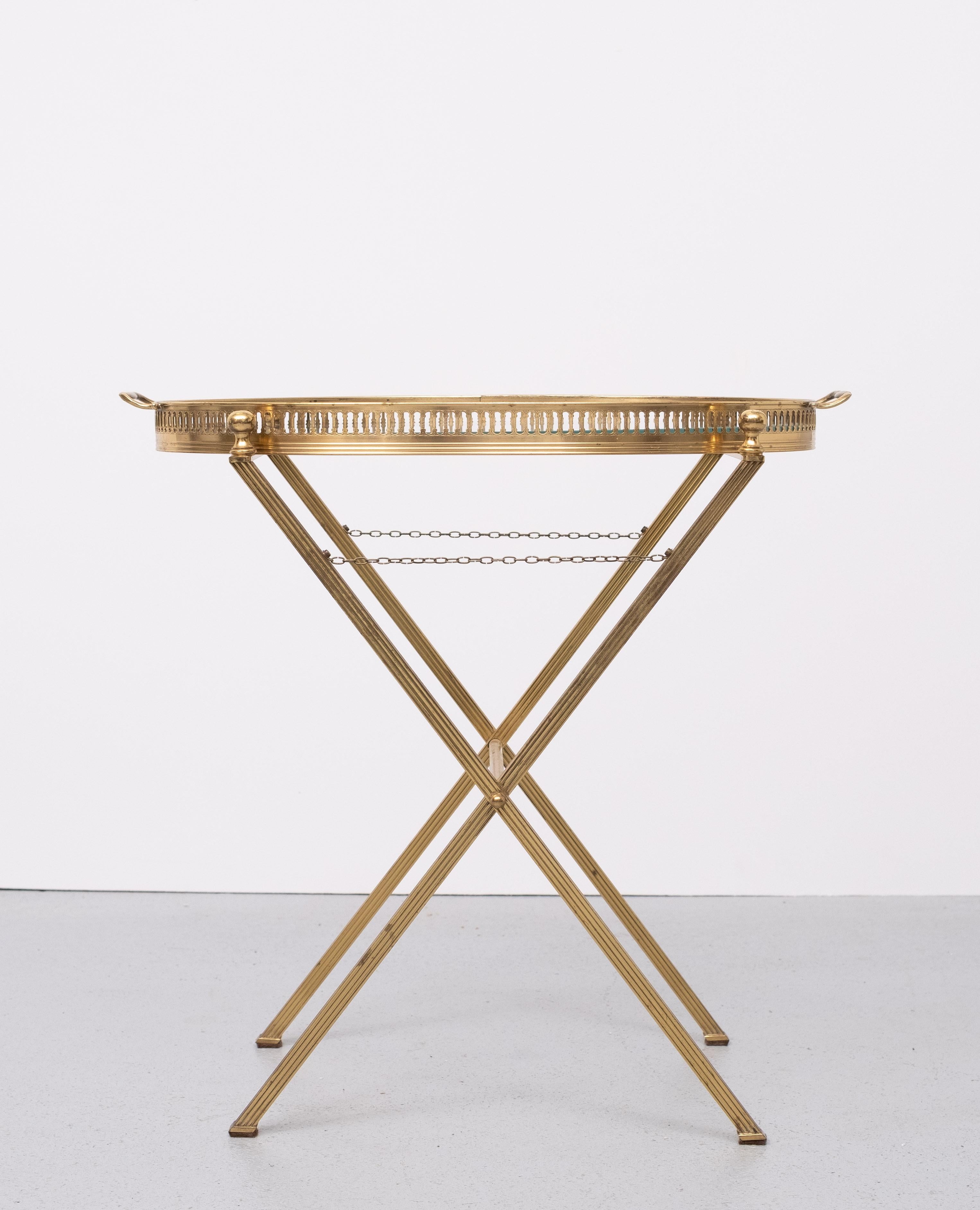 Français petit  Table de service pliante en laiton 1970 France en vente