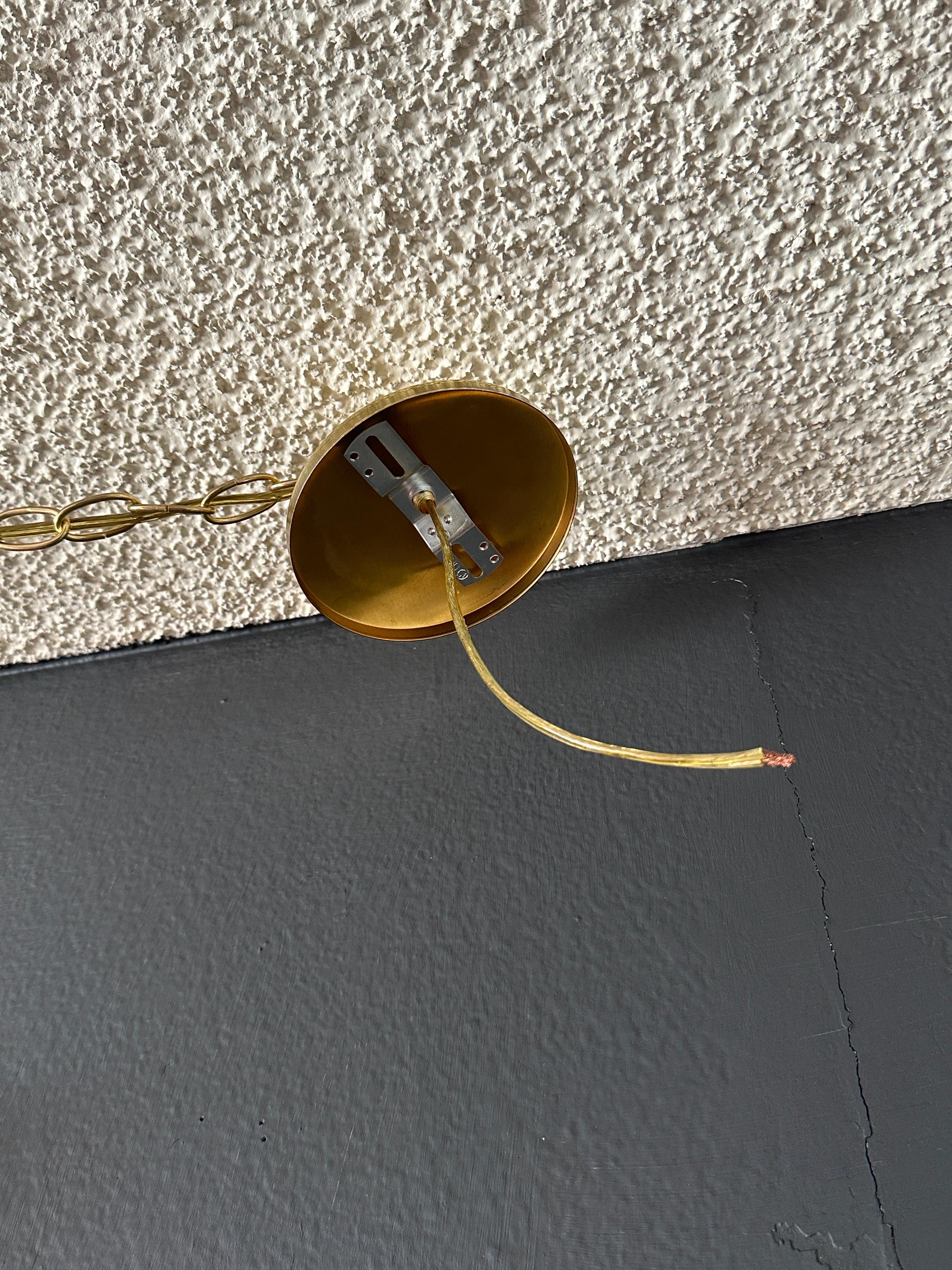 Piccola lampada a forma di loto in ottone in vendita 4