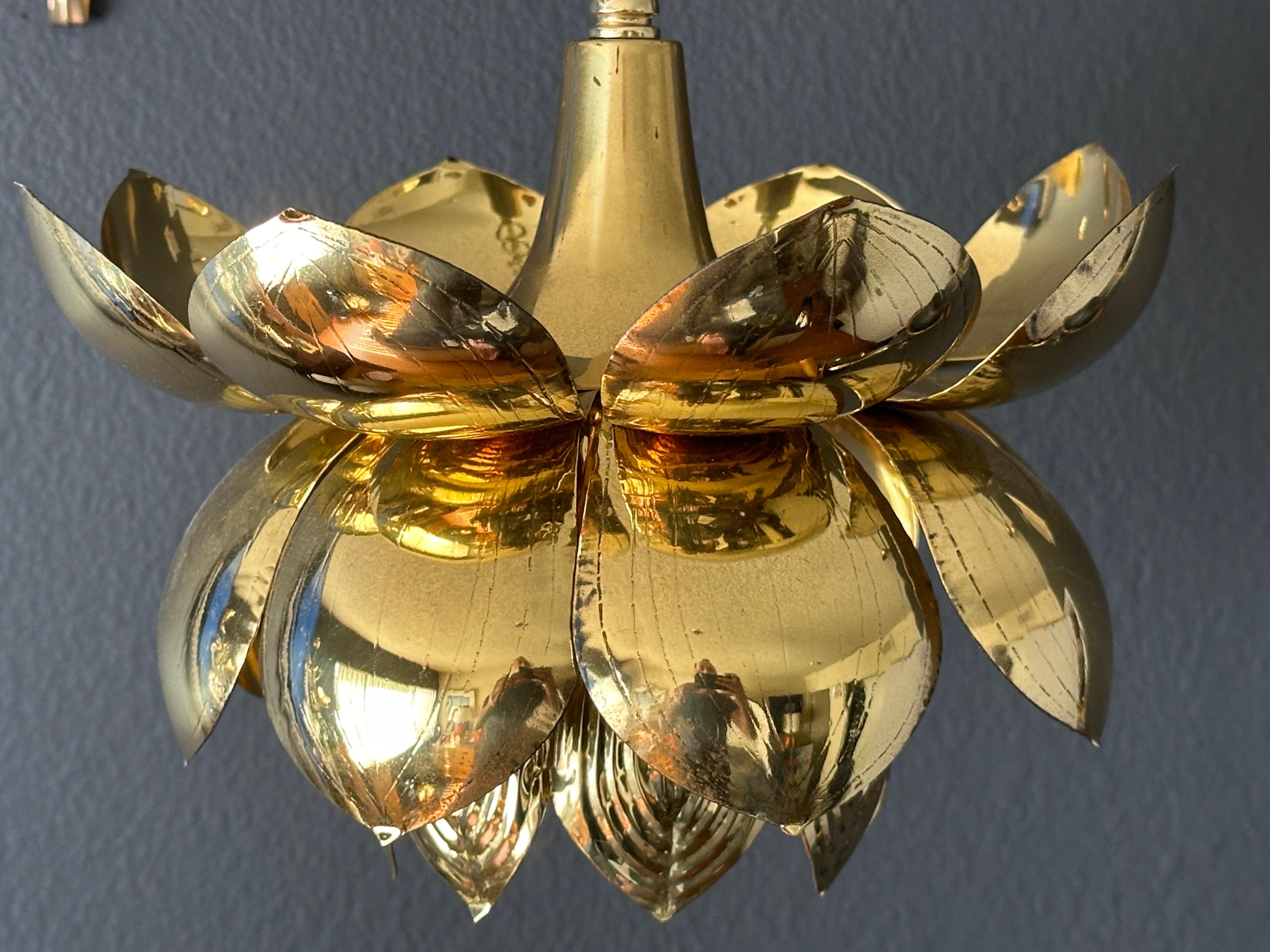 Piccola lampada a forma di loto in ottone in vendita 1