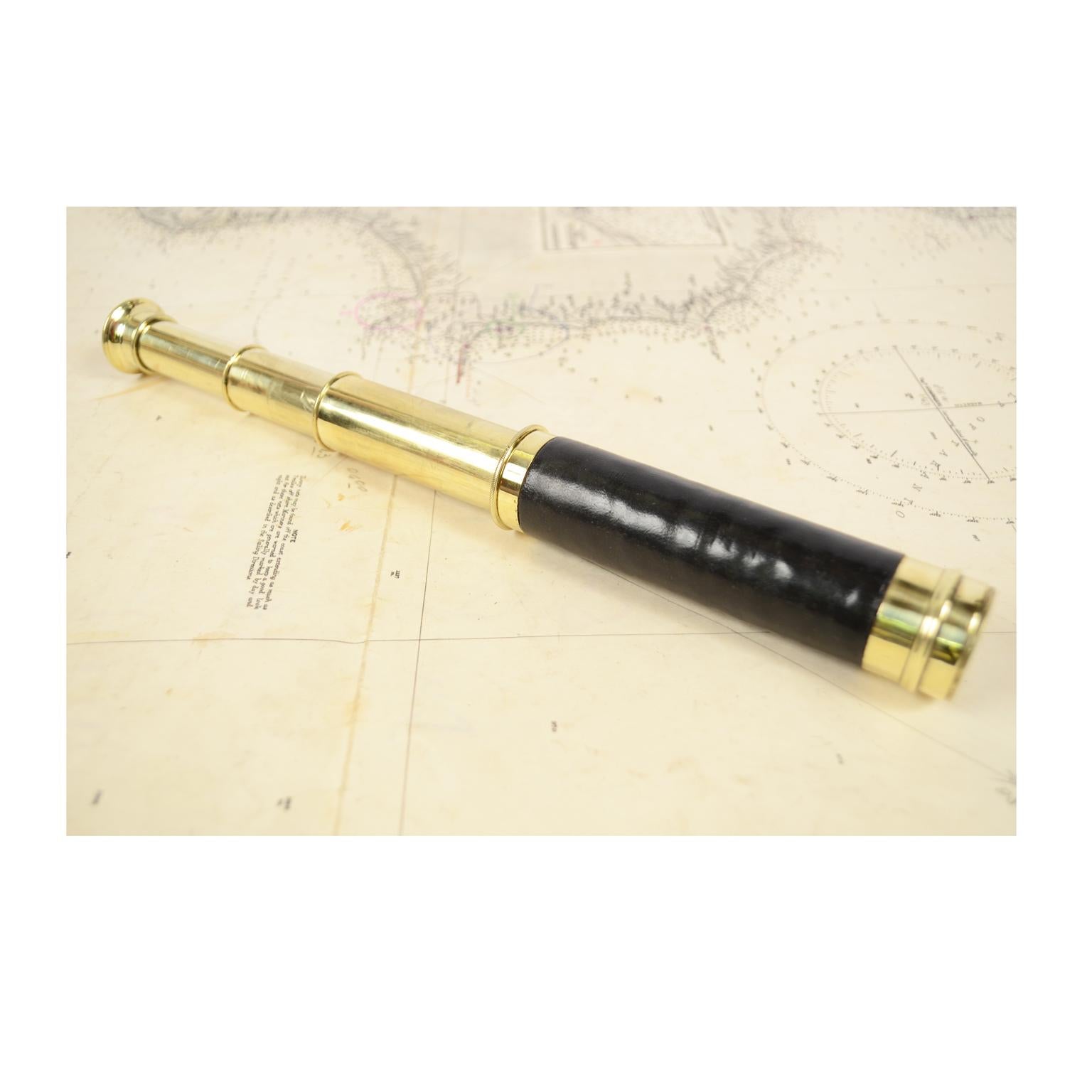 Small brass telescope with black leather covered handle, three-extension focus. French manufacture from the second half of the nineteenth century. Maximum length 42 cm, minimum 14.5 cm, focal diameter 3 cm. Perfectly working condition, complete with