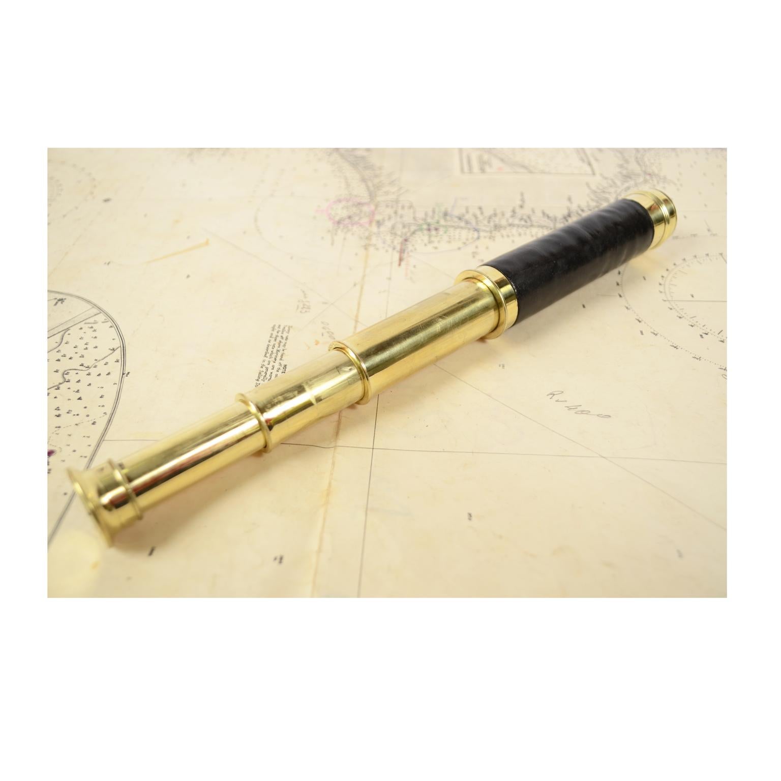 Small Brass Telescope with Black Leather Covered Handle France, 1870 In Good Condition In Milan, IT