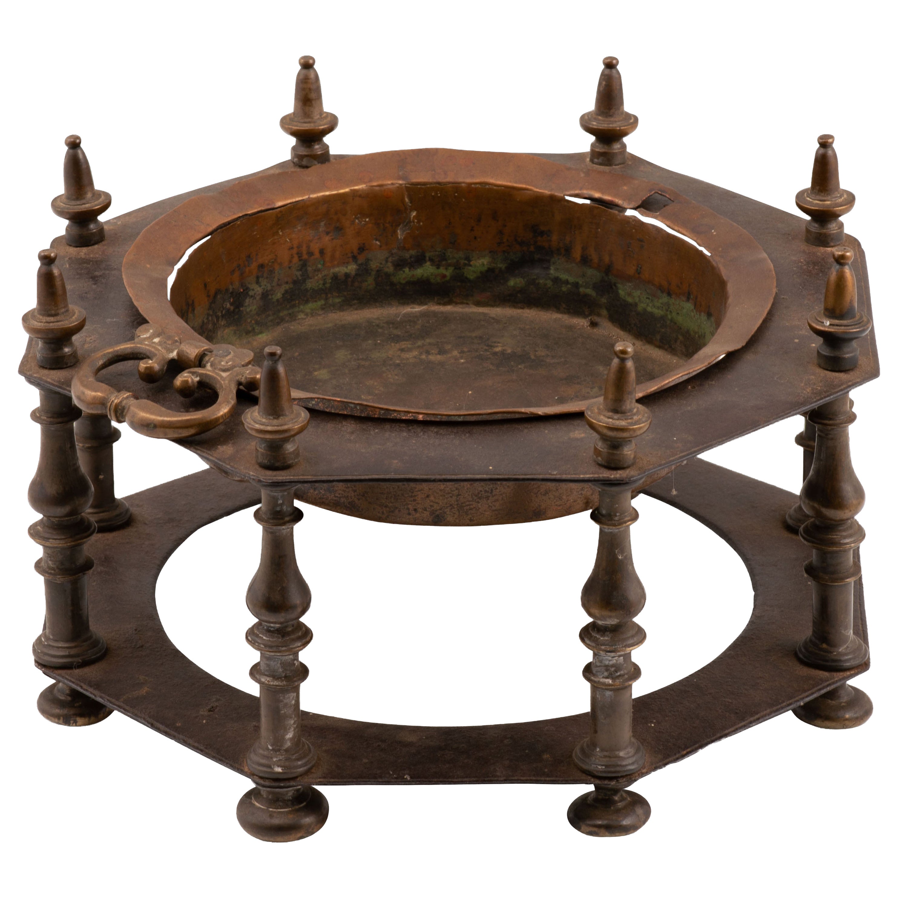 Small brazier or hand-held brazier. Iron, bronze. Spanish school, 17th century. For Sale