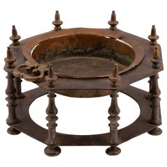 Small brazier or hand-held brazier. Iron, bronze. Spanish school, 17th century.