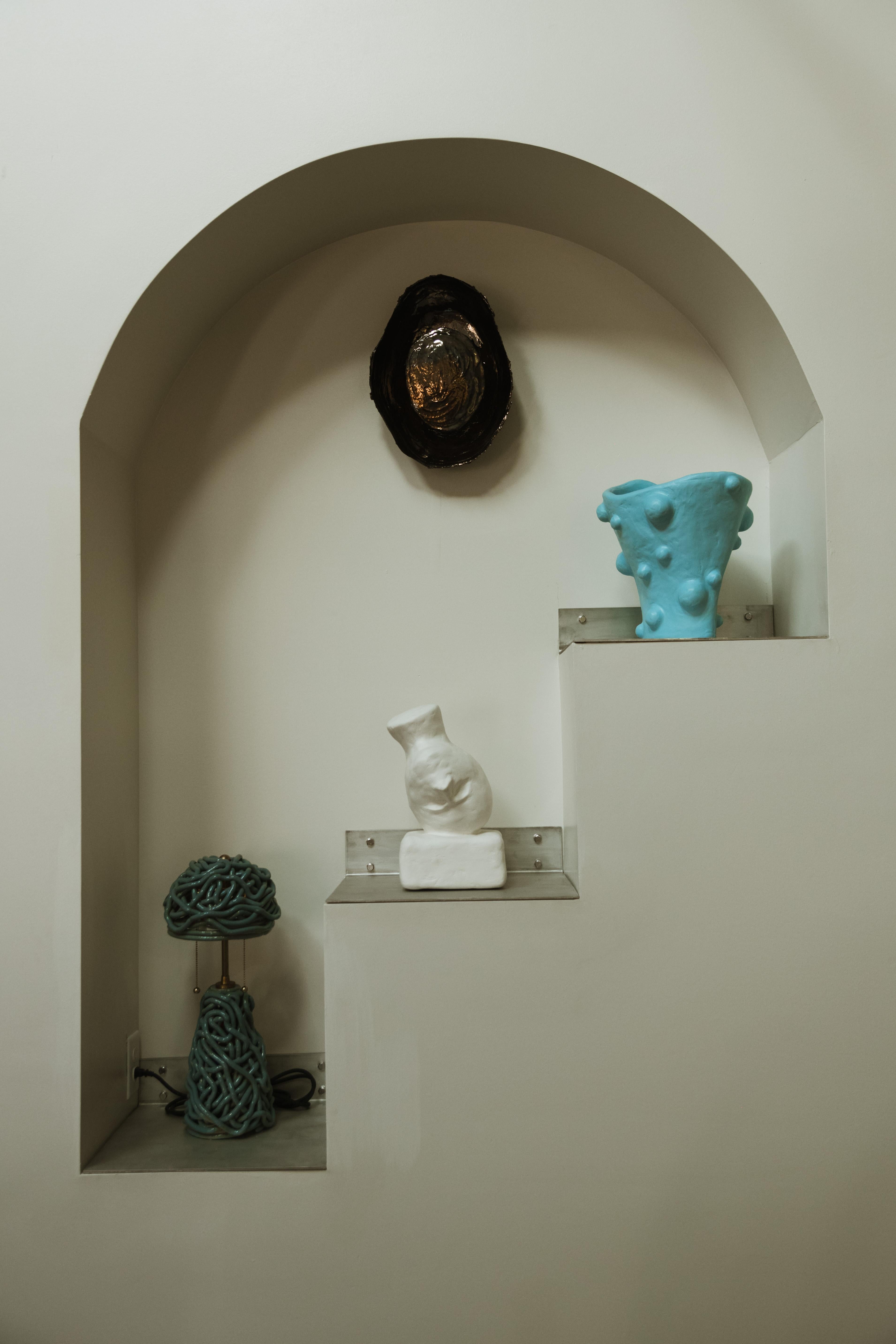 Fait main Small Breakout Vase in Gypsum & Fiberglass by Brent Warr Studios en vente