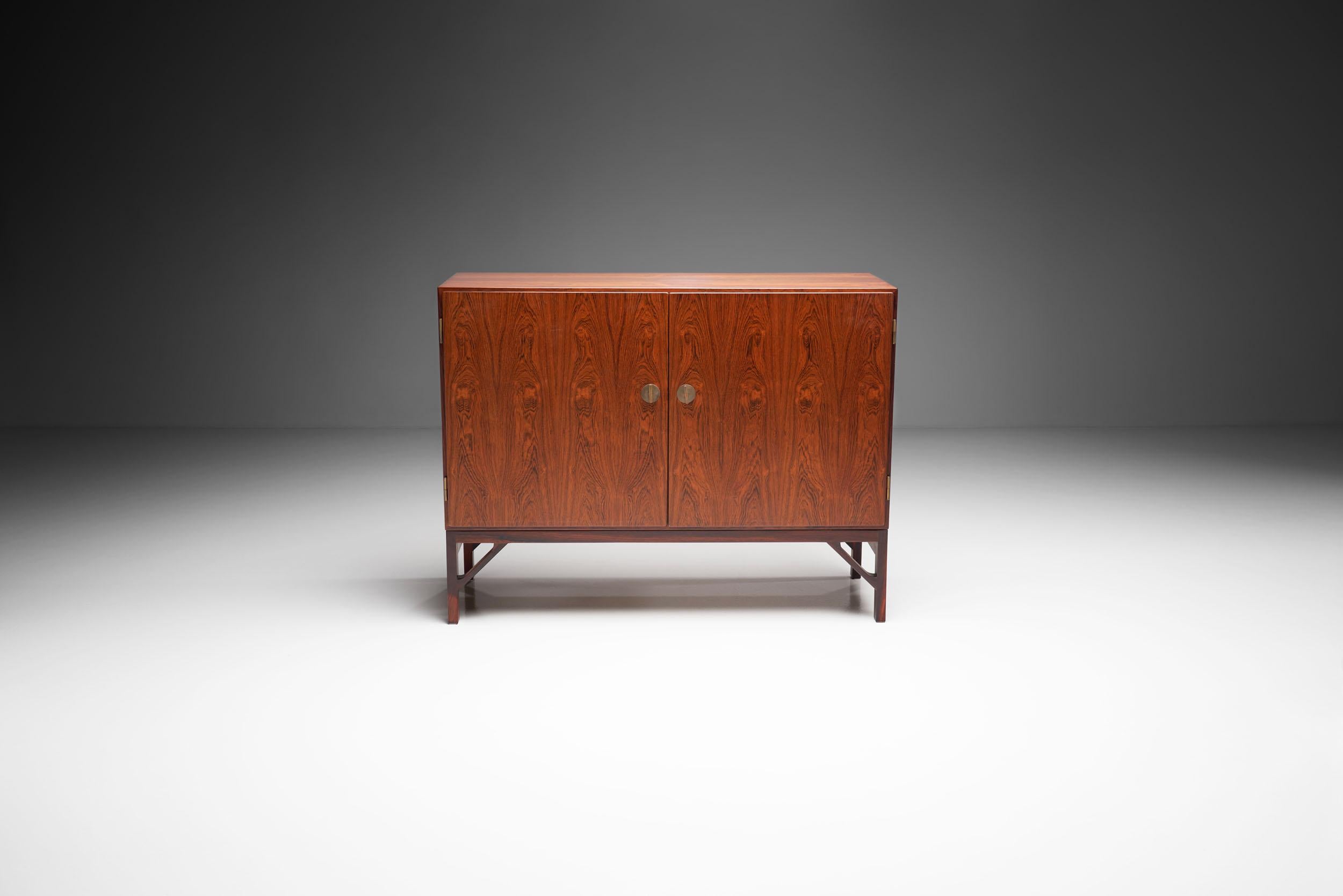 Model A 232 cabinet by Danish designer Børge Mogensen, manufactured by C.M. Madsen for F.D.B. Møbler in Denmark, 1950s.

This cabinet is made of Brazilian rosewood, giving it a beautiful warm color and pattern. The spacious cabinet has two front