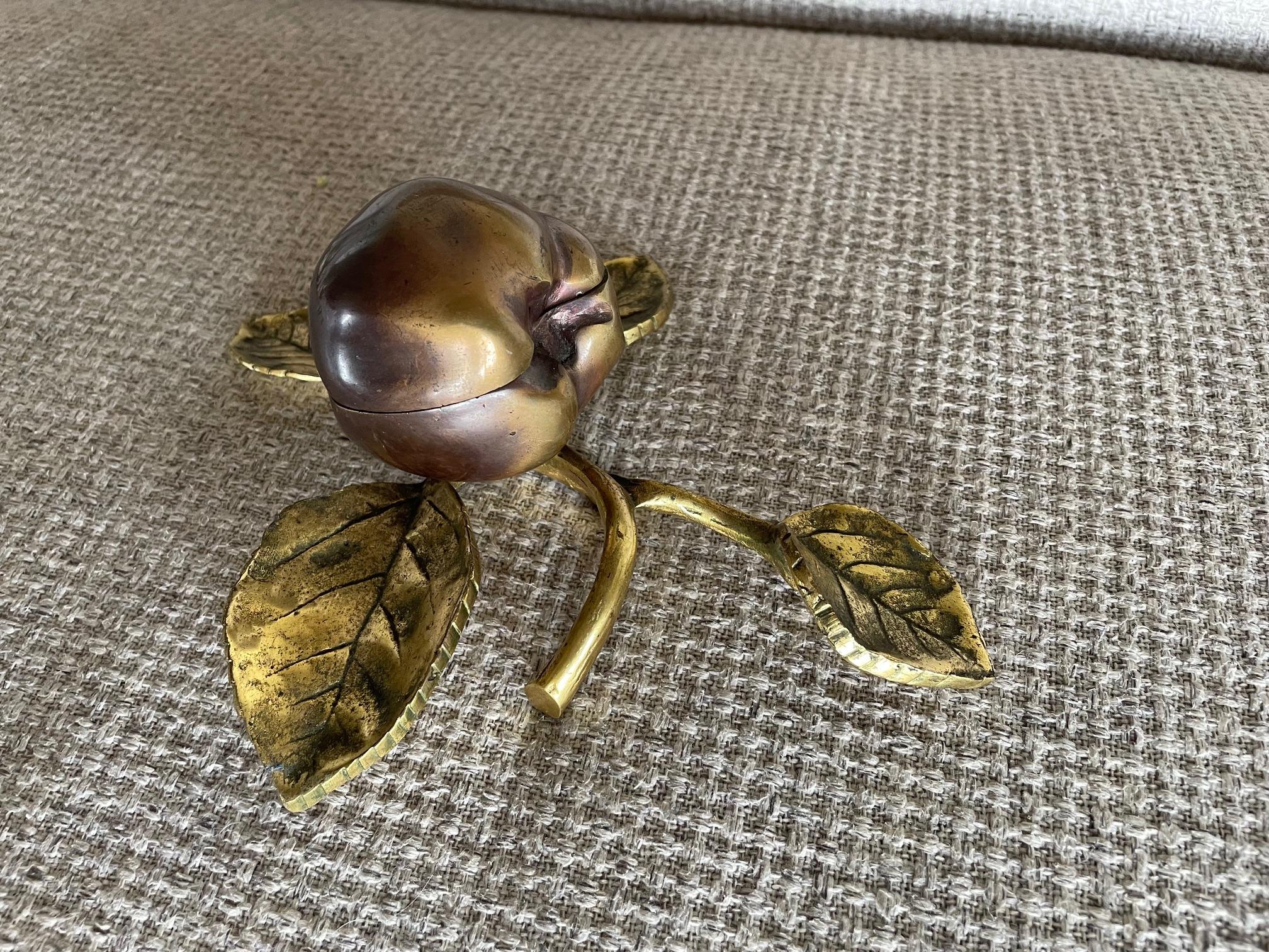 Small bronze Apple box that opens in two to hold a few jewels.
Two-tone patina