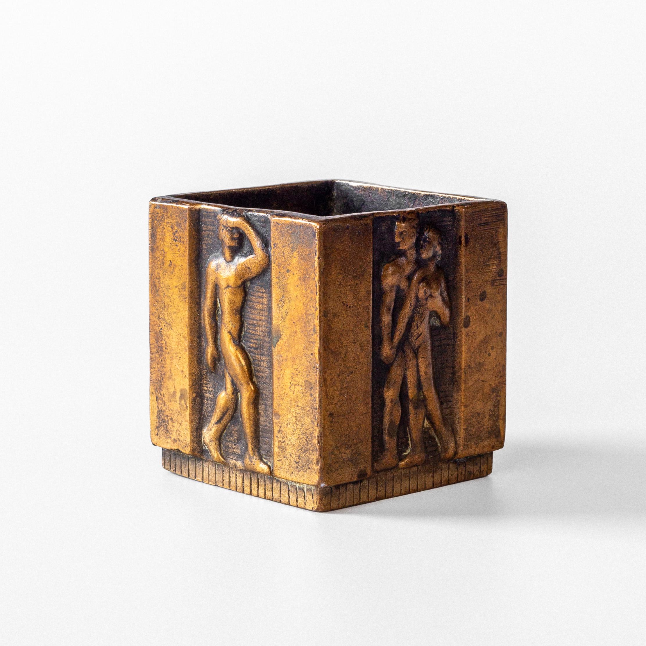 Art Déco Piccolo vaso in bronzo Art Deco di GAB Guldsmedsaktiebolaget, Svezia anni '30 in vendita