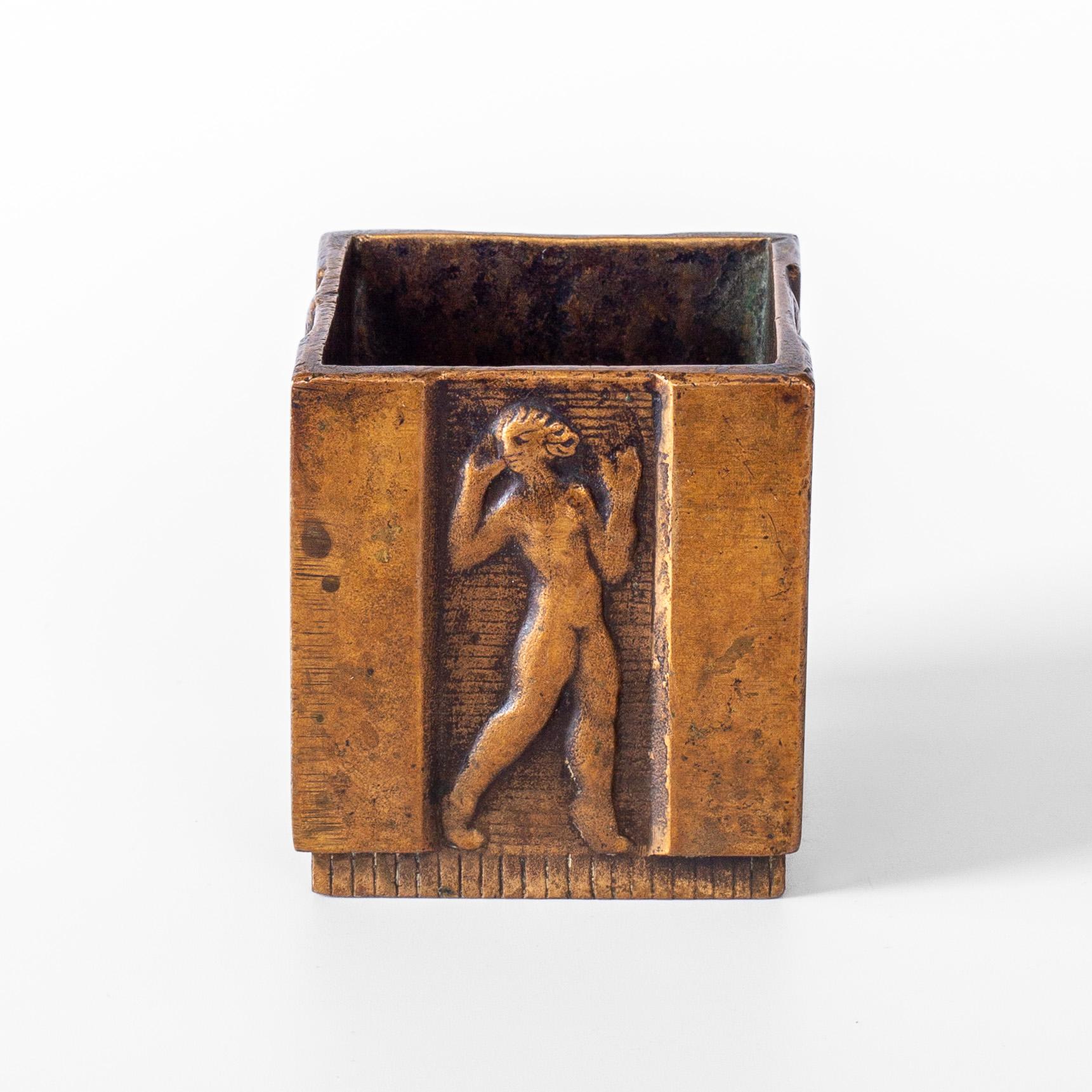 Svedese Piccolo vaso in bronzo Art Deco di GAB Guldsmedsaktiebolaget, Svezia anni '30 in vendita