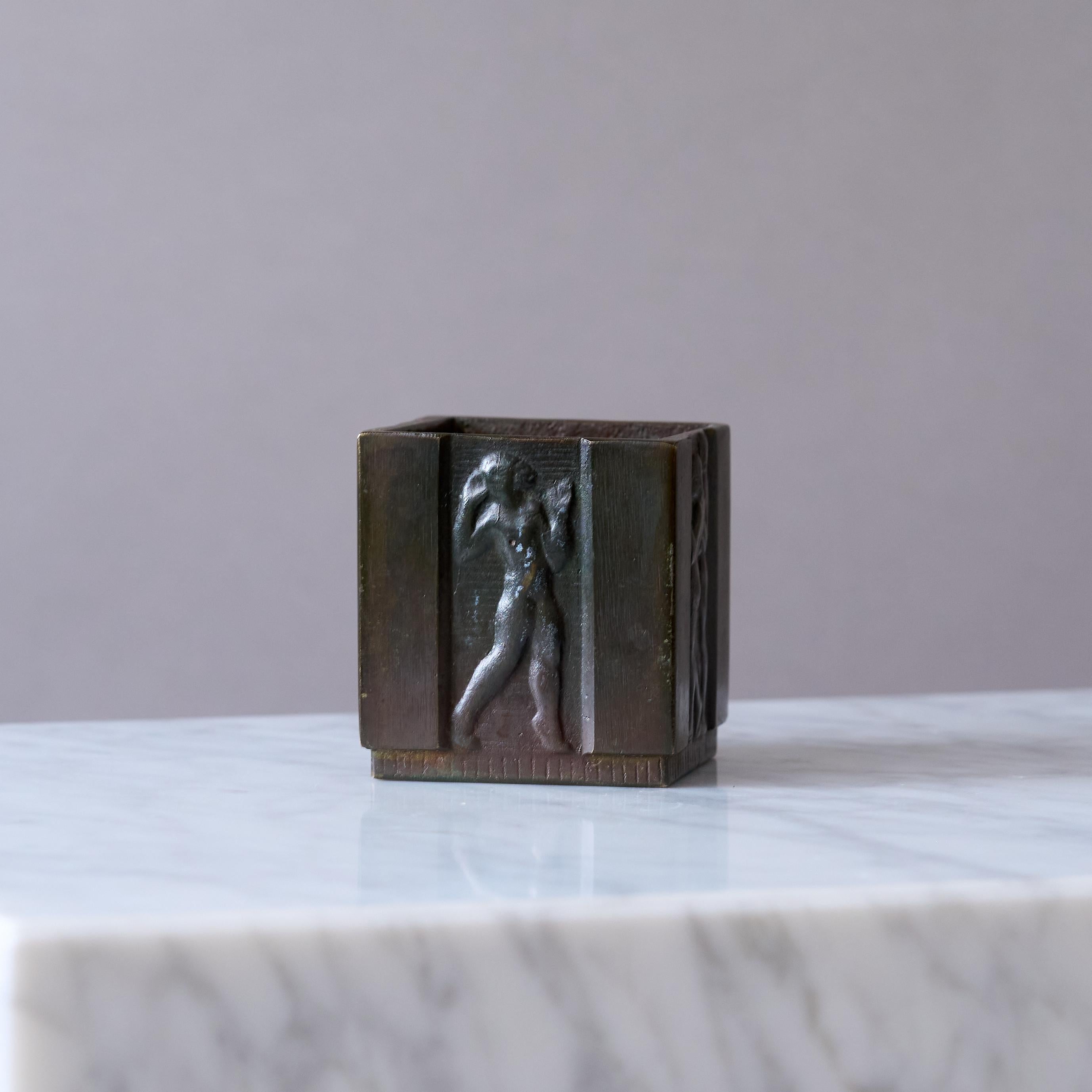 Metà XX secolo Piccolo portapenne in bronzo Art Deco di GAB Guldsmedsaktiebolaget, Svezia anni '30 in vendita