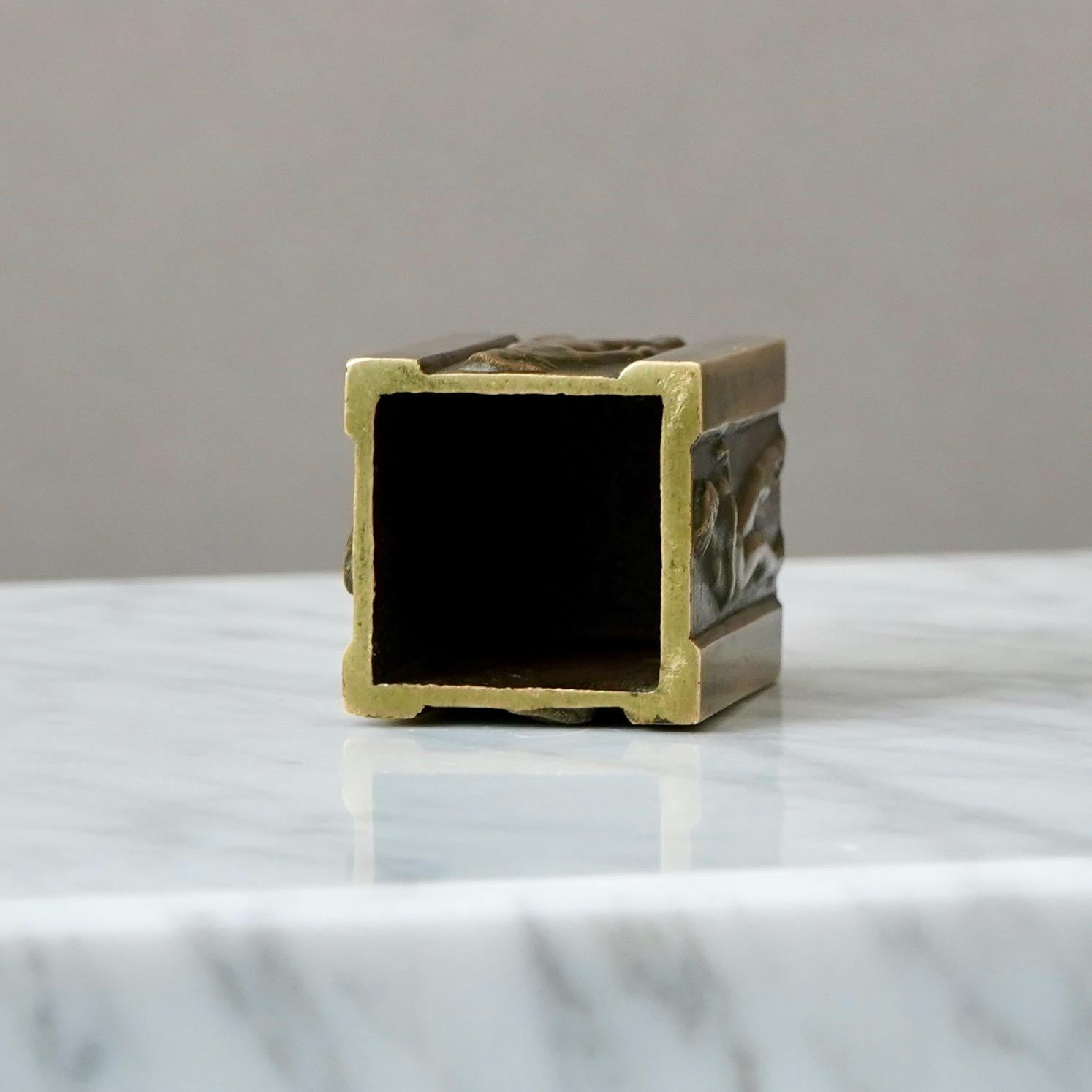 Bronzo Piccolo portapenne in bronzo Art Deco di GAB Guldsmedsaktiebolaget, Svezia anni '30 in vendita
