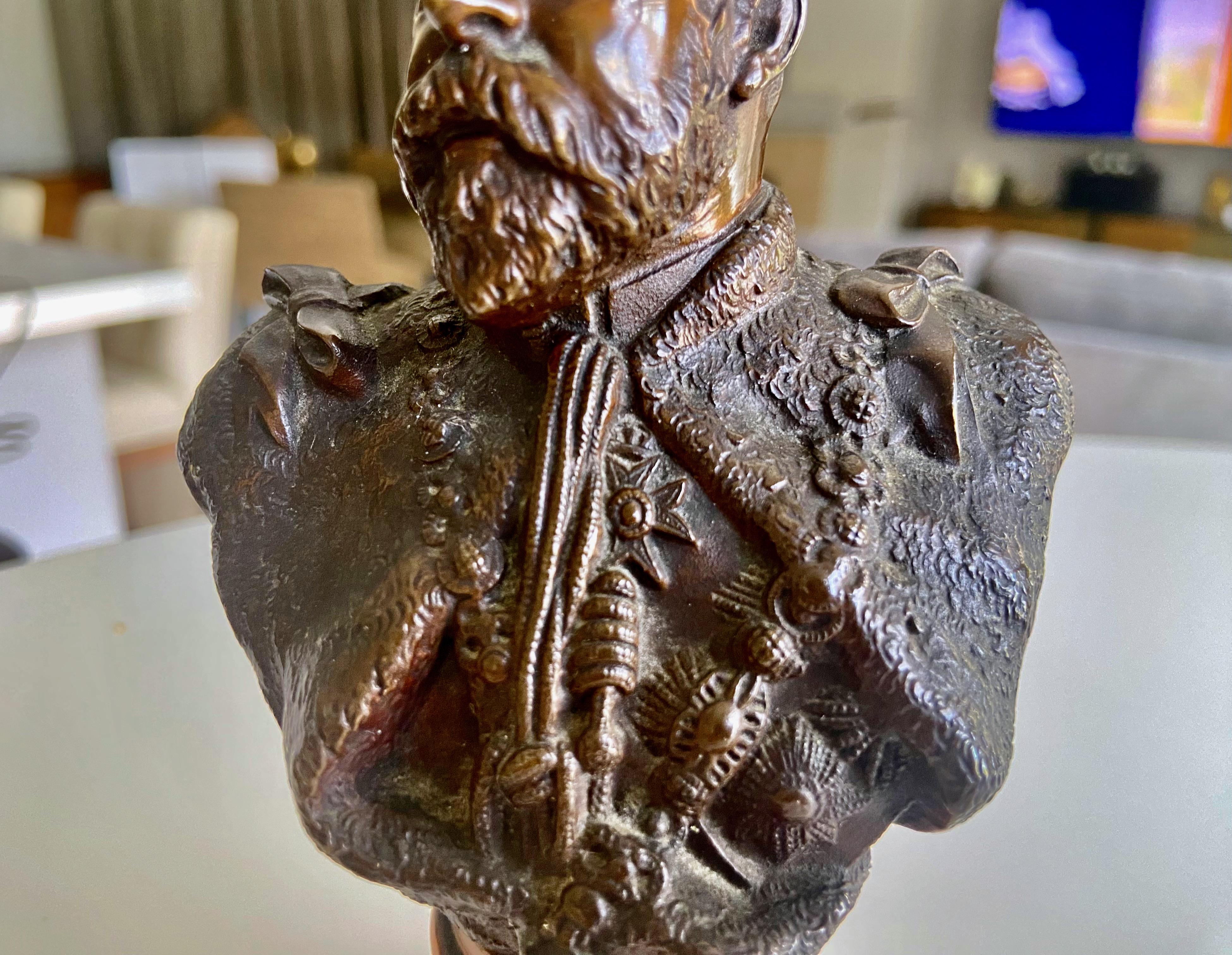 Petit buste du roi Édouard VII en bronze en vente 5