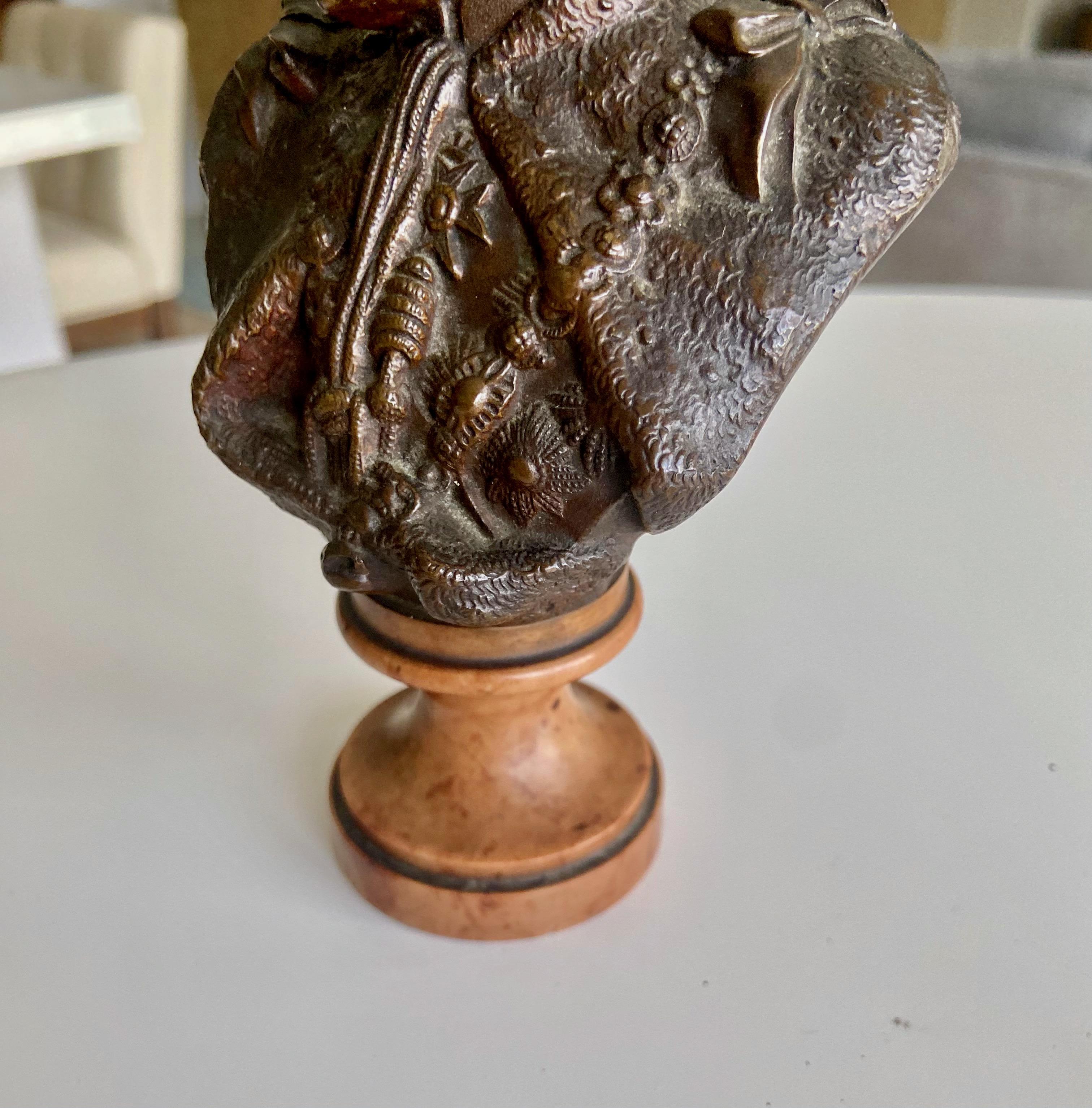 Petit buste du roi Édouard VII en bronze en vente 8