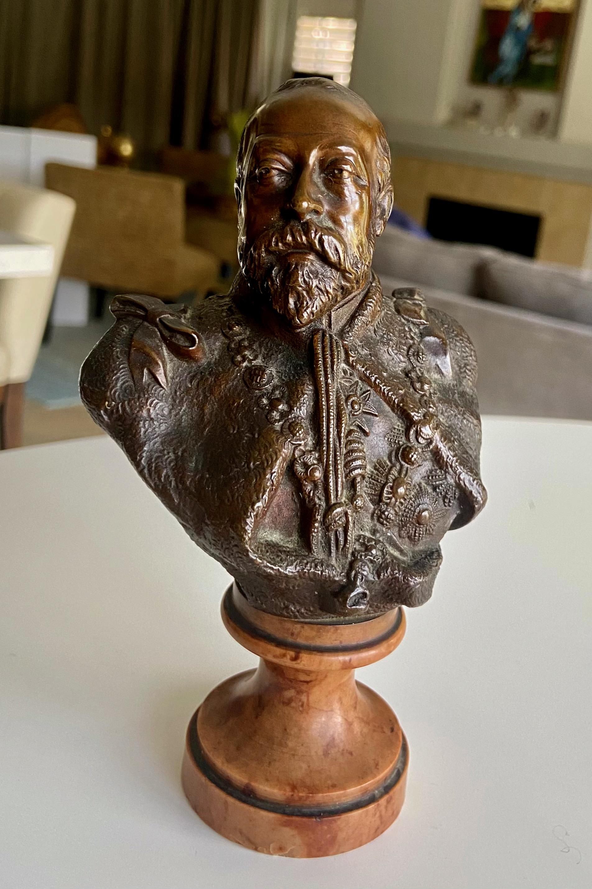 Petit buste du roi Édouard VII en bronze en vente 9