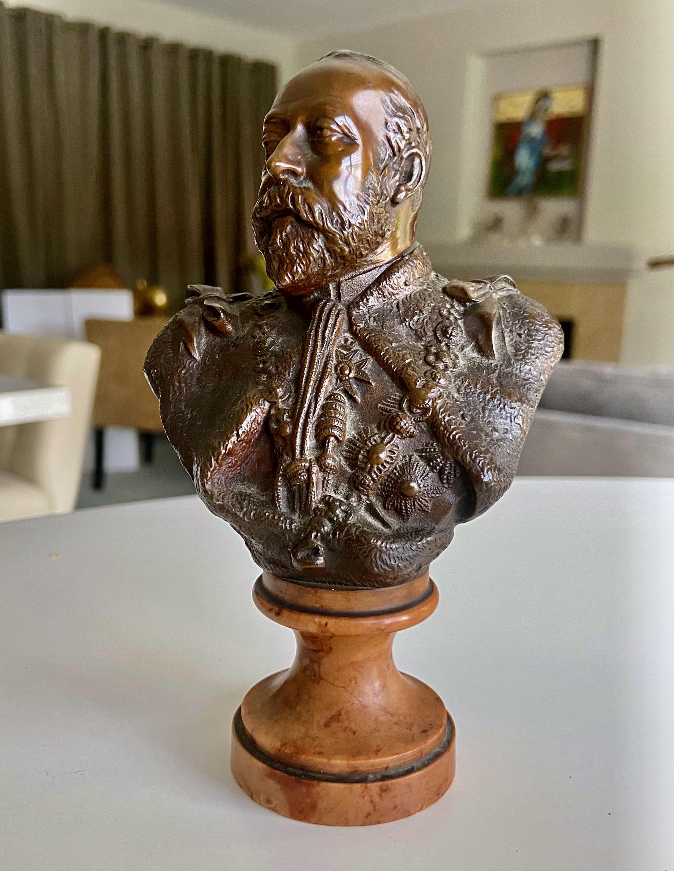 Petit buste du roi Édouard VII en bronze Bon état - En vente à Palm Springs, CA