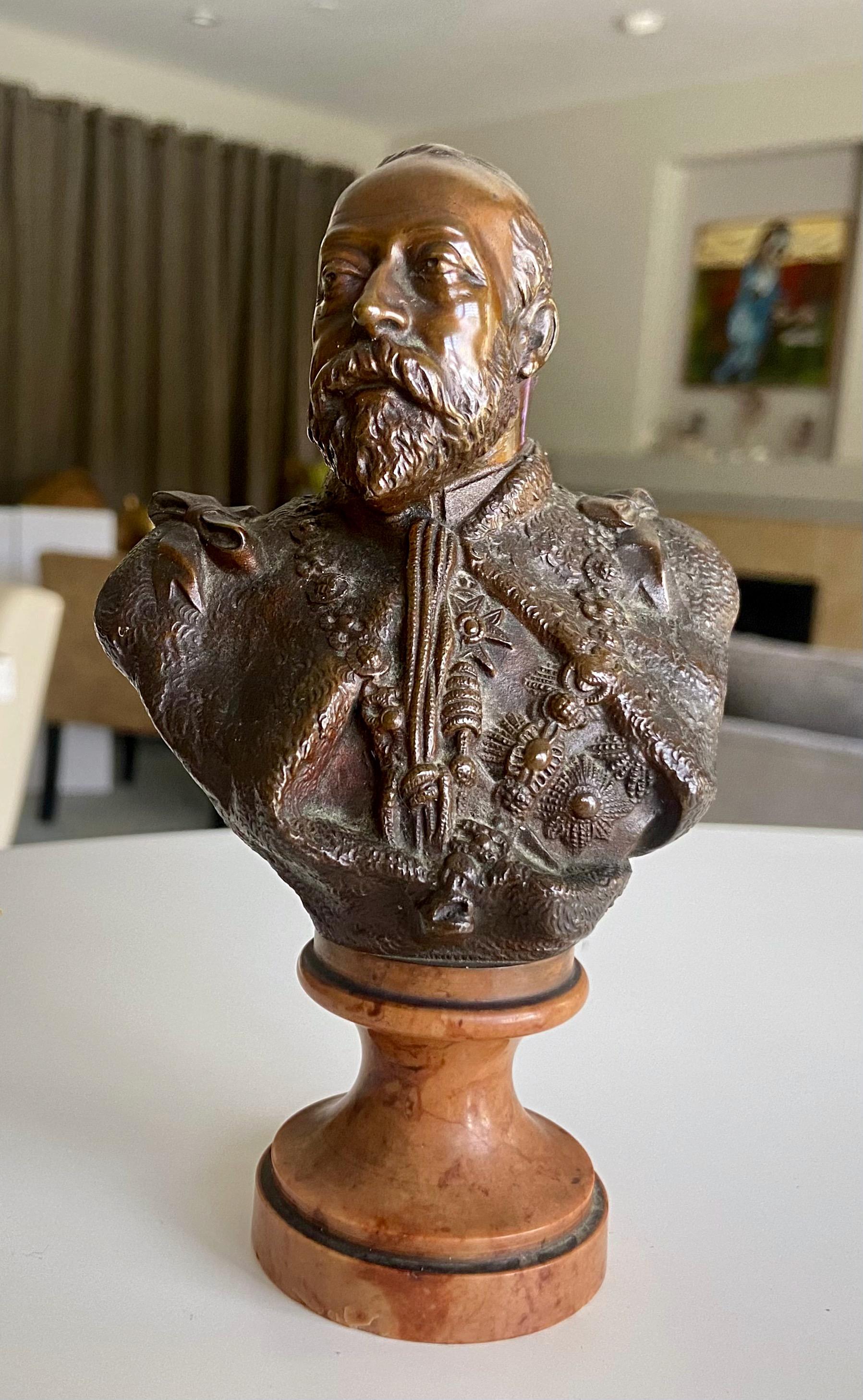 Petit buste du roi Édouard VII en bronze en vente 3