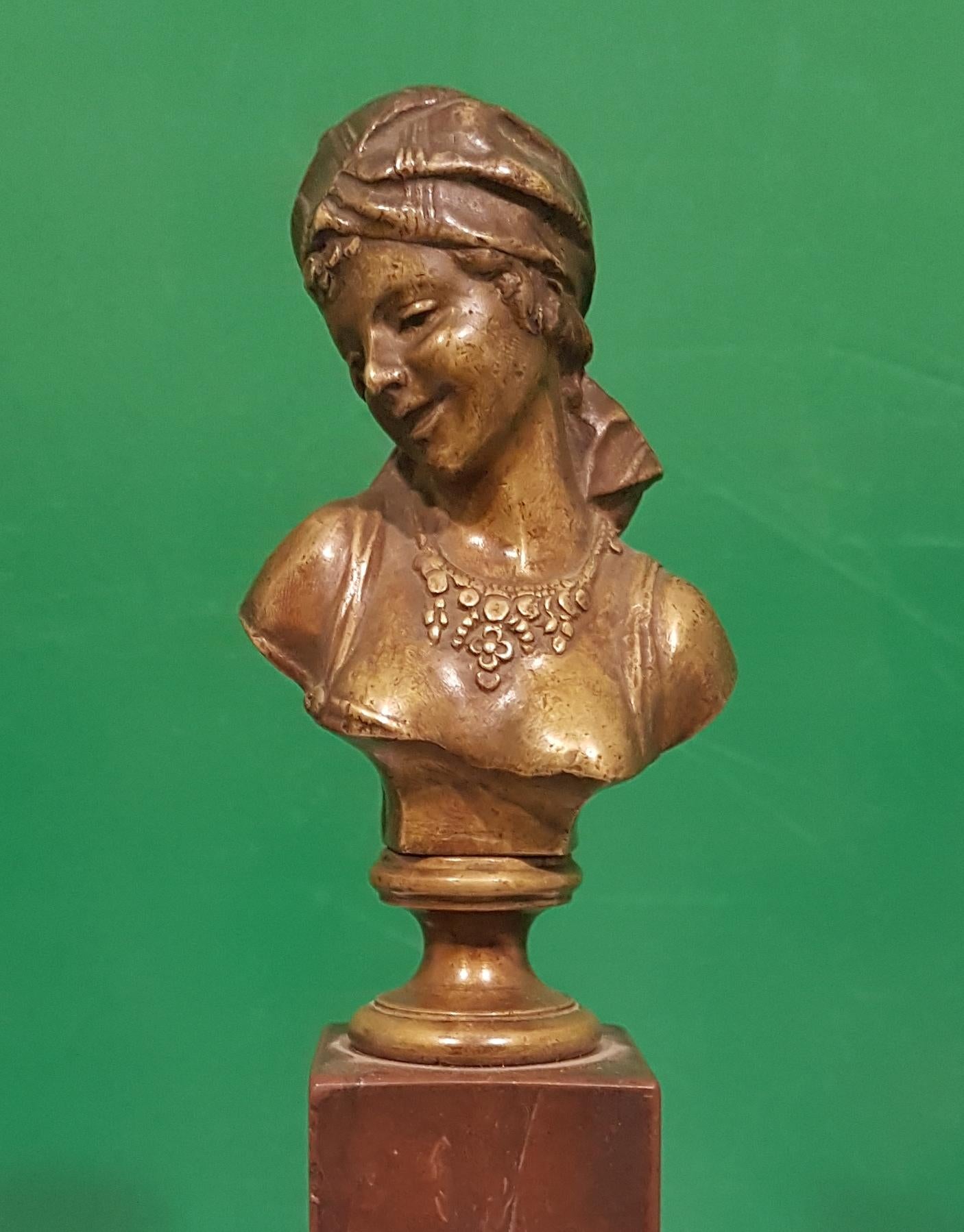 Bronze Bust with red French marble base, end of 19th century.
Provenience: France

This artwork is shipped from Italy. Under existing legislation, any artwork in Italy created over 70 years ago by an artist who has died requires a licence for