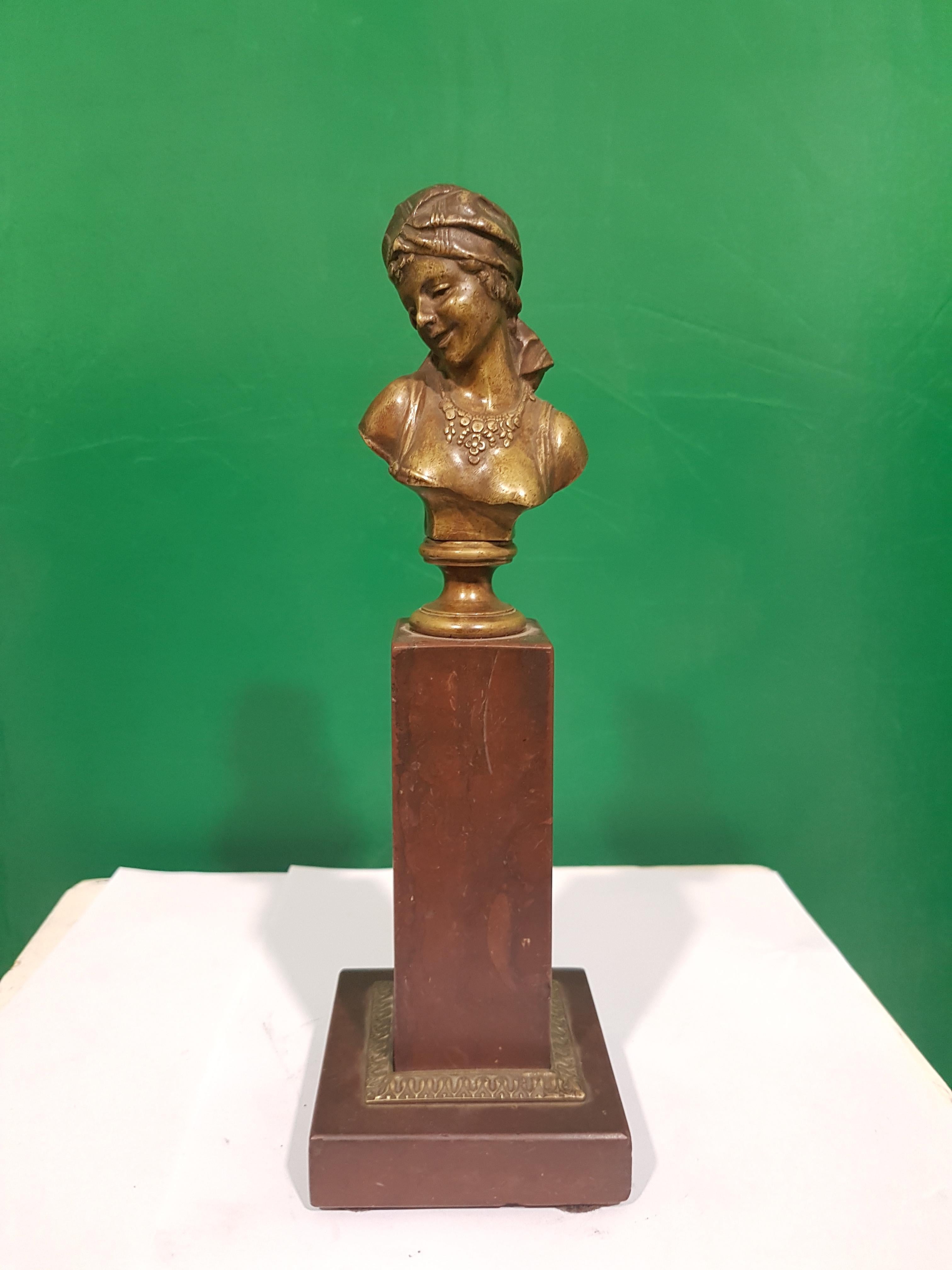 Small Bronze Bust of Odalisque with Red French Marble Base, French Manufacture In Good Condition For Sale In Roma, IT